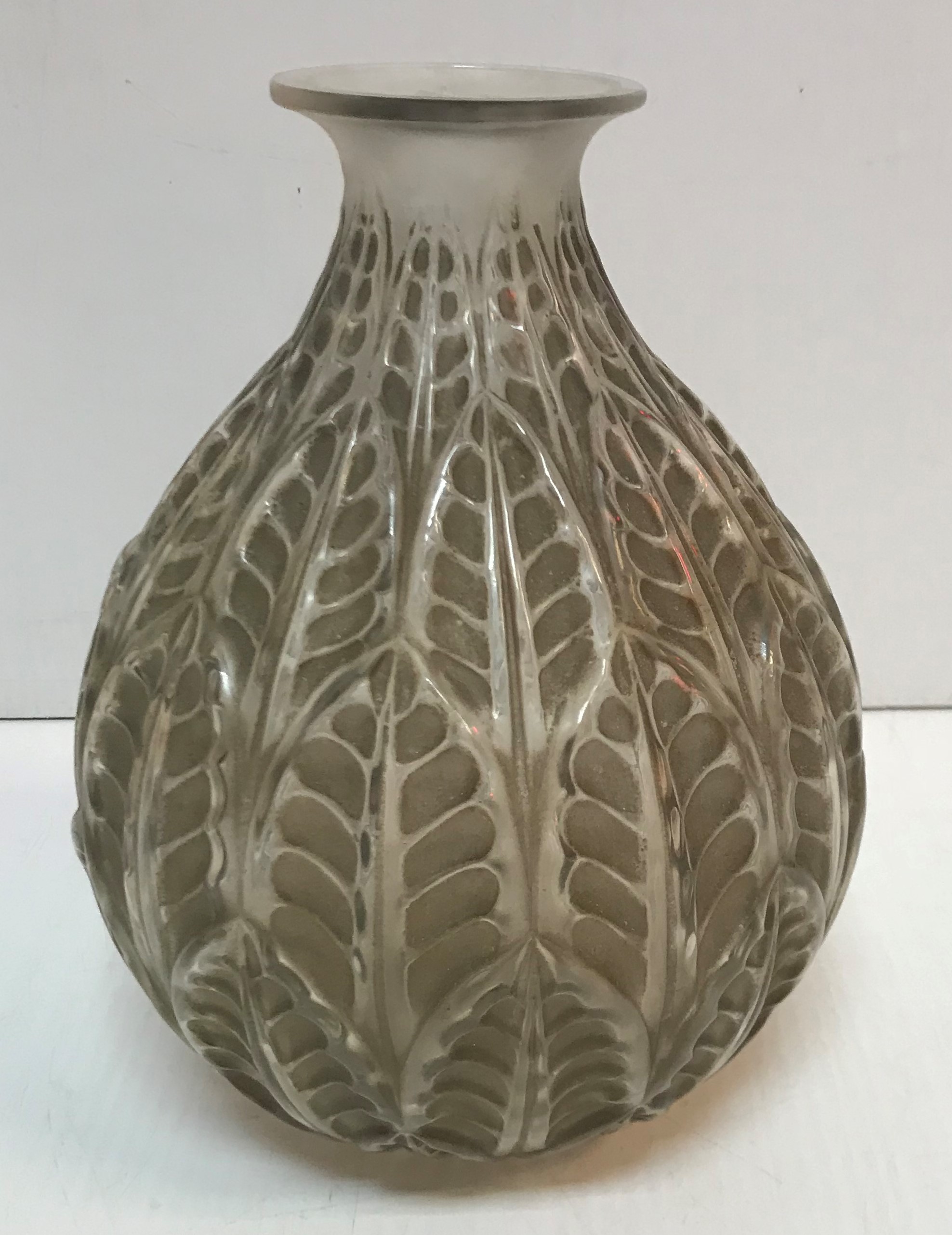 A Lalique “Malesherbes” vase 23 cm high CONDITION REPORTS N.B. - Bild 2 aus 15