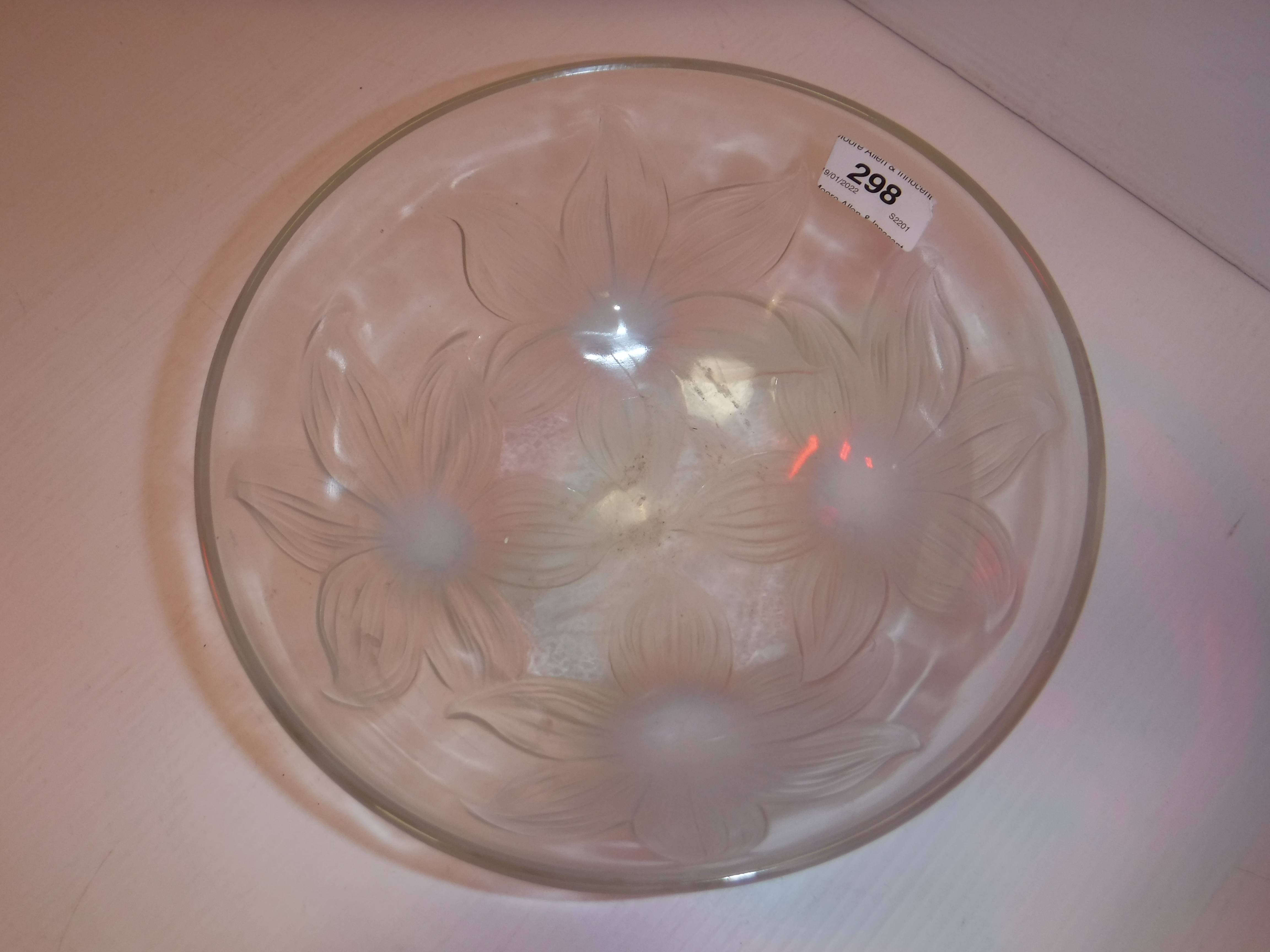 A Lalique “Lys” fruit bowl of typical form with opalescent floral decoration, - Bild 4 aus 13