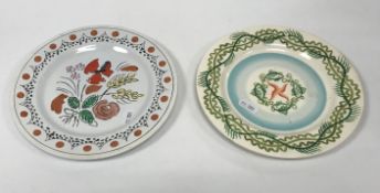 A Clarice Cliff “Bizarre” pottery plate with floral spray decoration,