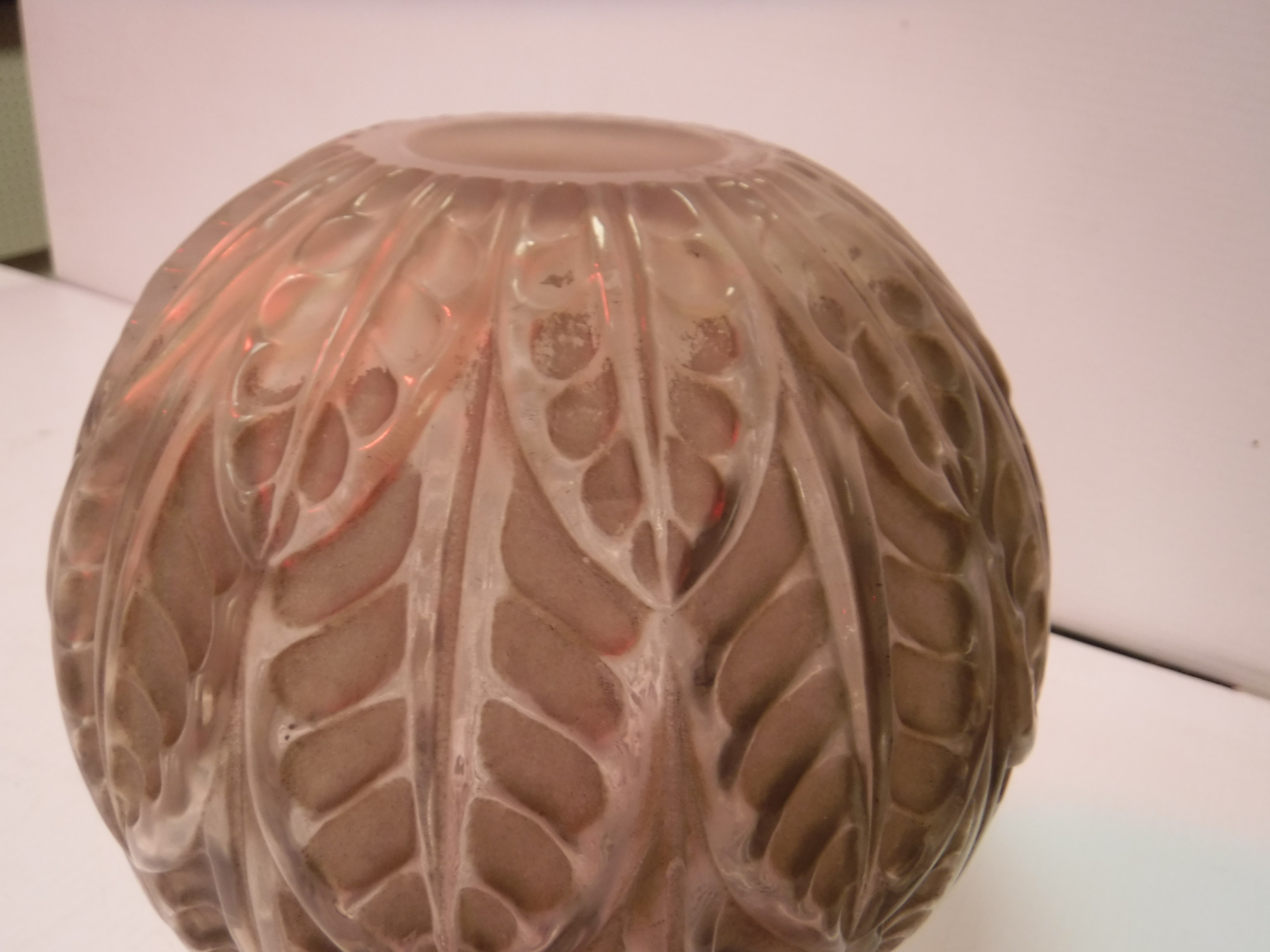 A Lalique “Malesherbes” vase 23 cm high CONDITION REPORTS N.B. - Bild 13 aus 15