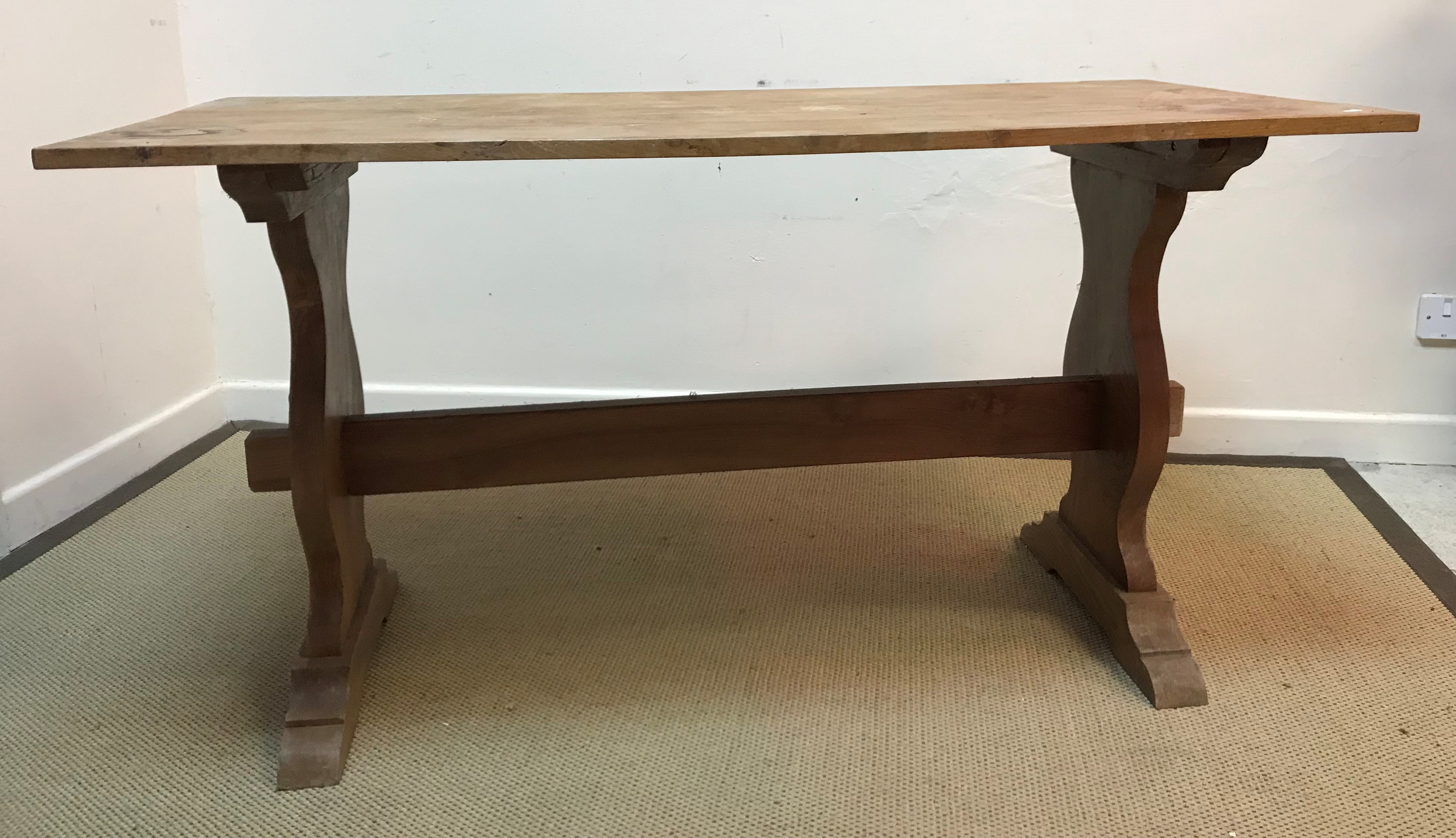 An elm refectory style kitchen table on plank, - Image 4 of 12