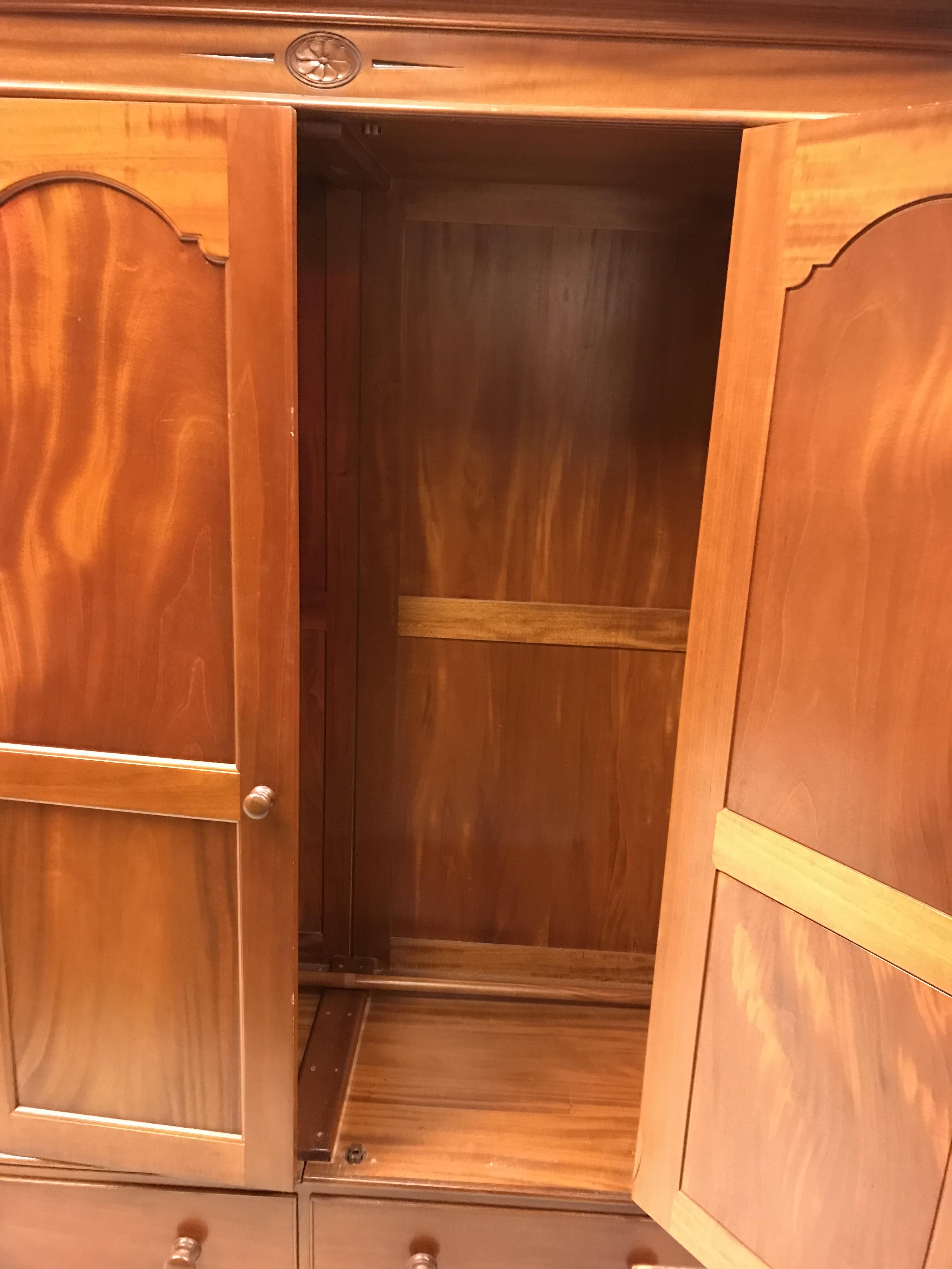 A modern mahogany double wardrobe with two drawer base 148 cm wide x 57 cm deep x 197. - Image 10 of 14