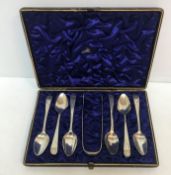 A cased set of six Georgian silver cut bright tea spoons (London, 1801 by Peter,