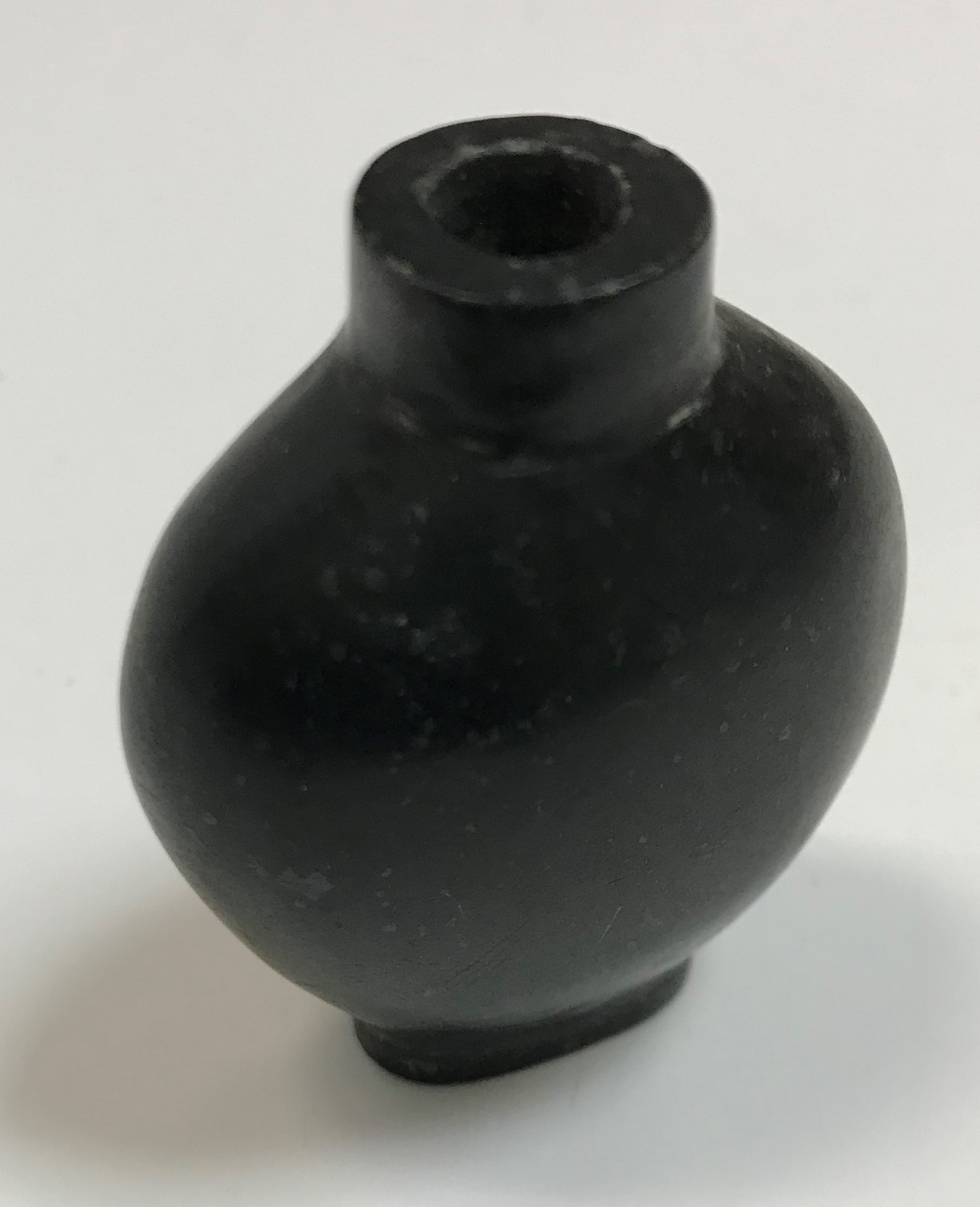 A carved pale jade snuff bottle of flask form, 6 cm x 4 cm, - Image 2 of 4
