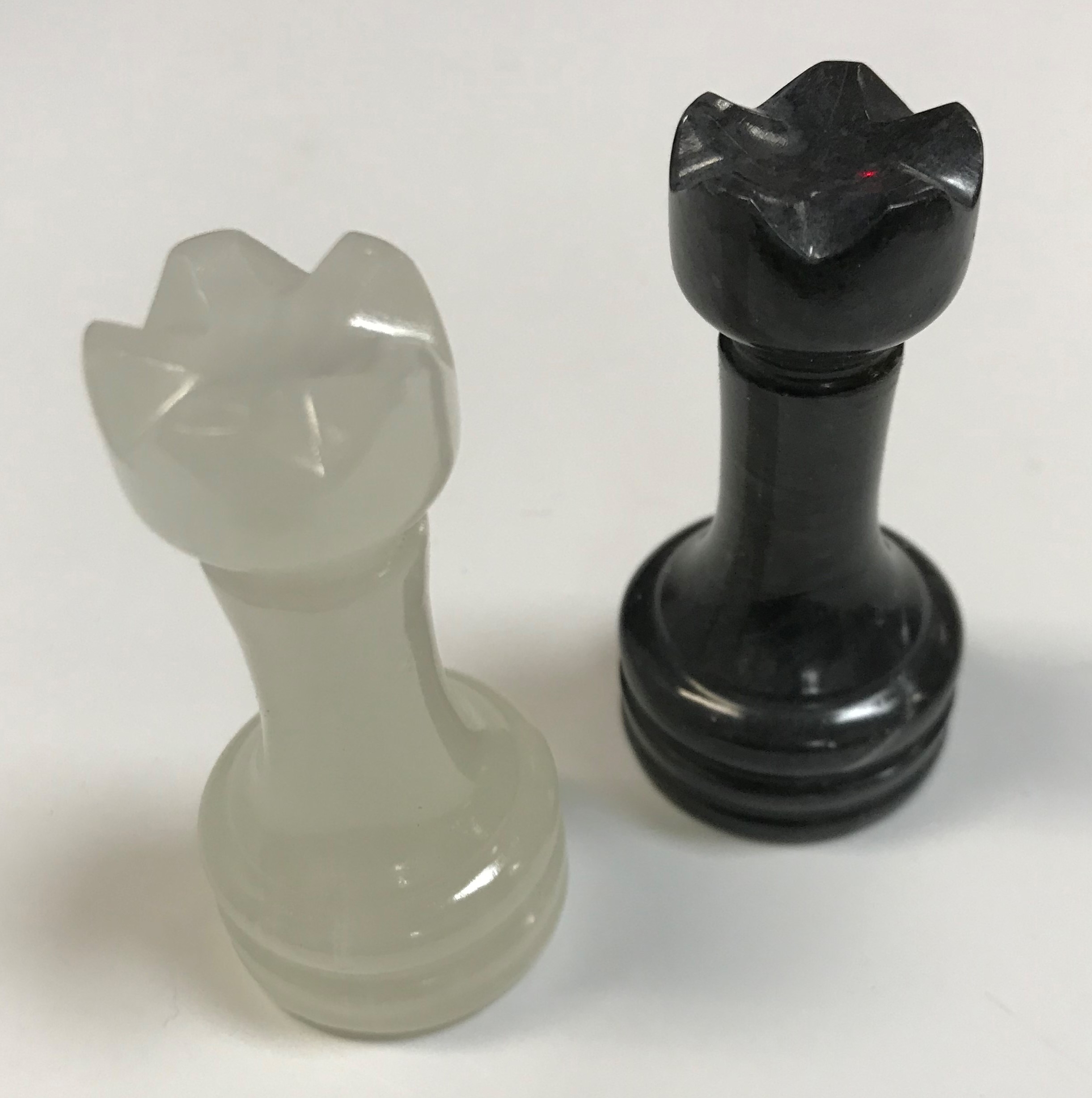 A 20th Century carved black marble and white onyx chess set, kings 9 cm high, - Image 3 of 4