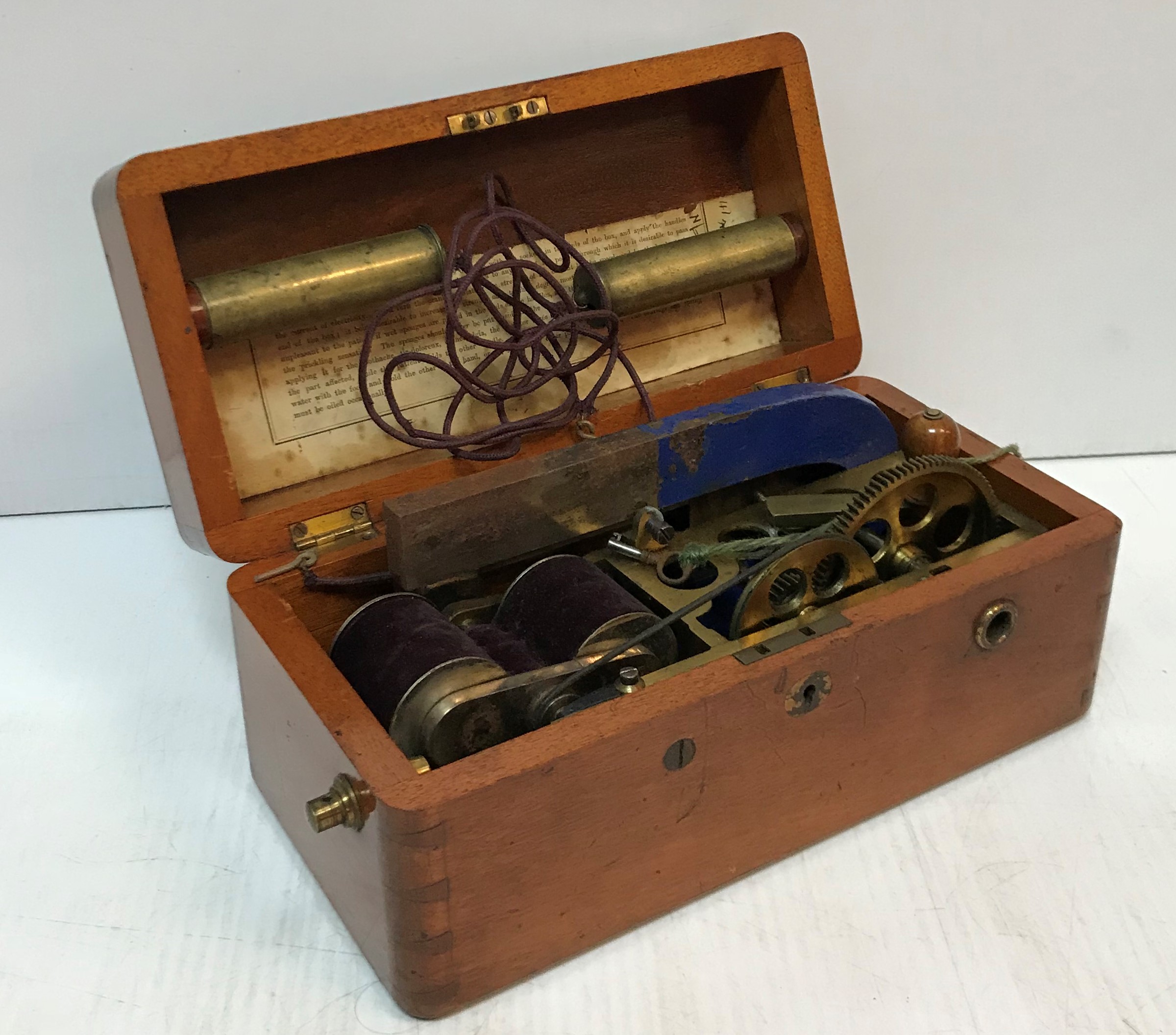 A 19th Century French electro-medical machine by Breton Fres of 23 Rue Dauphine á Paris in mahogany - Image 5 of 5