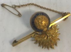 A Fusiliers 15 carat gold brooch, 4.