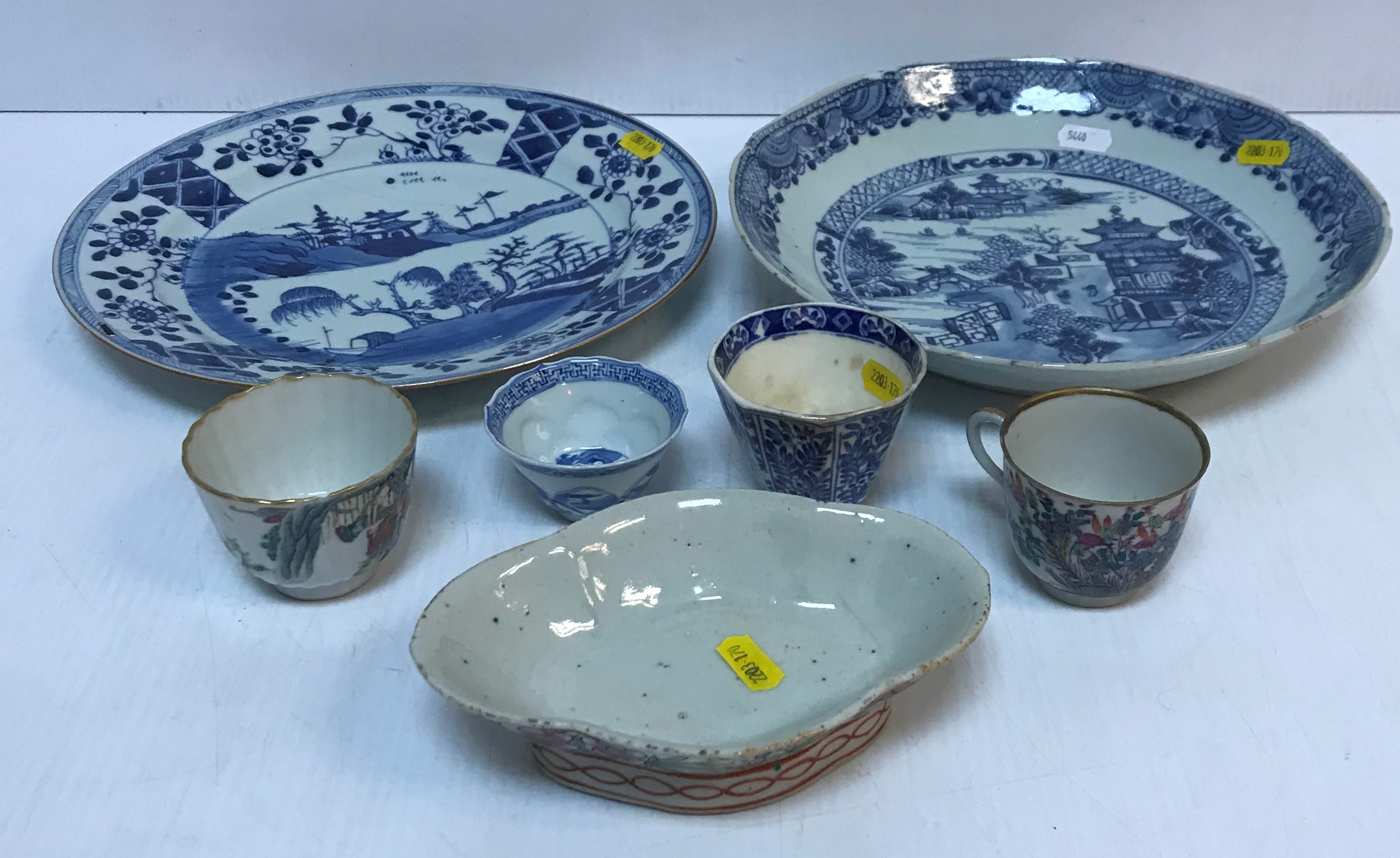 A collection of various Oriental china including a 19th Century Chinese canton famille rose - Image 2 of 121