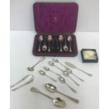 A Victorian cased set of six silver tea spoons and matching sugar tongs (the spoons London,