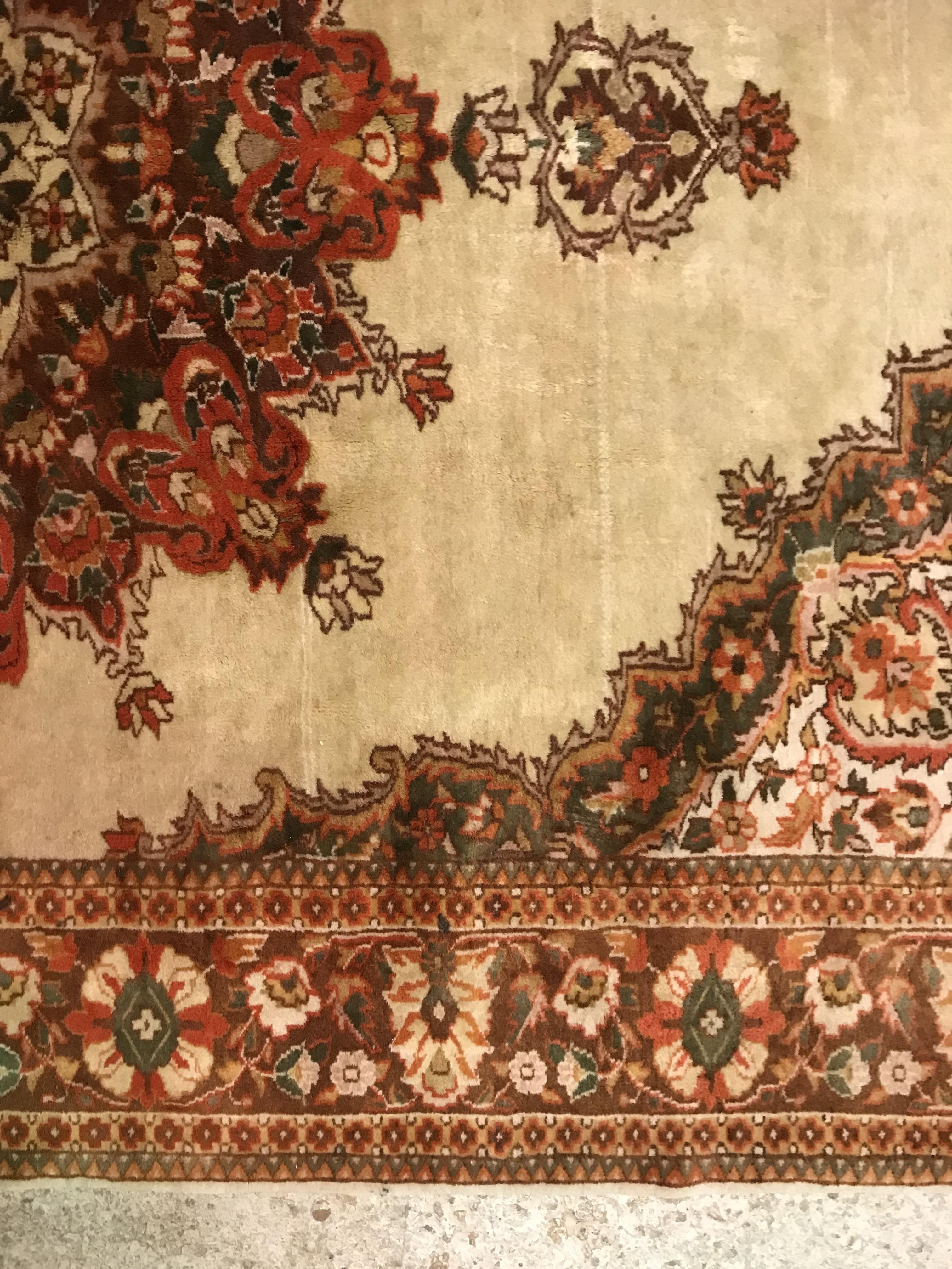 A Persian rug, - Image 8 of 15