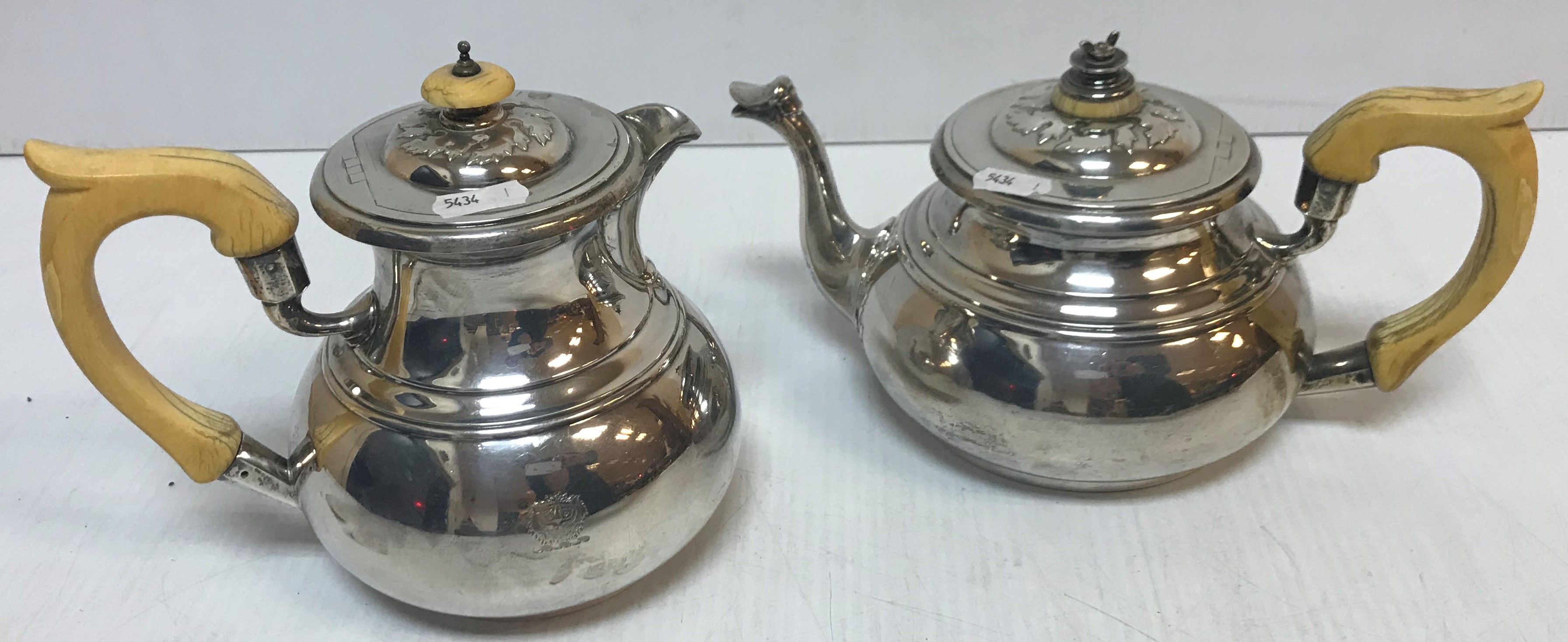 A George V silver teapot of bellied form with stylised acanthus decoration to lid and spout with