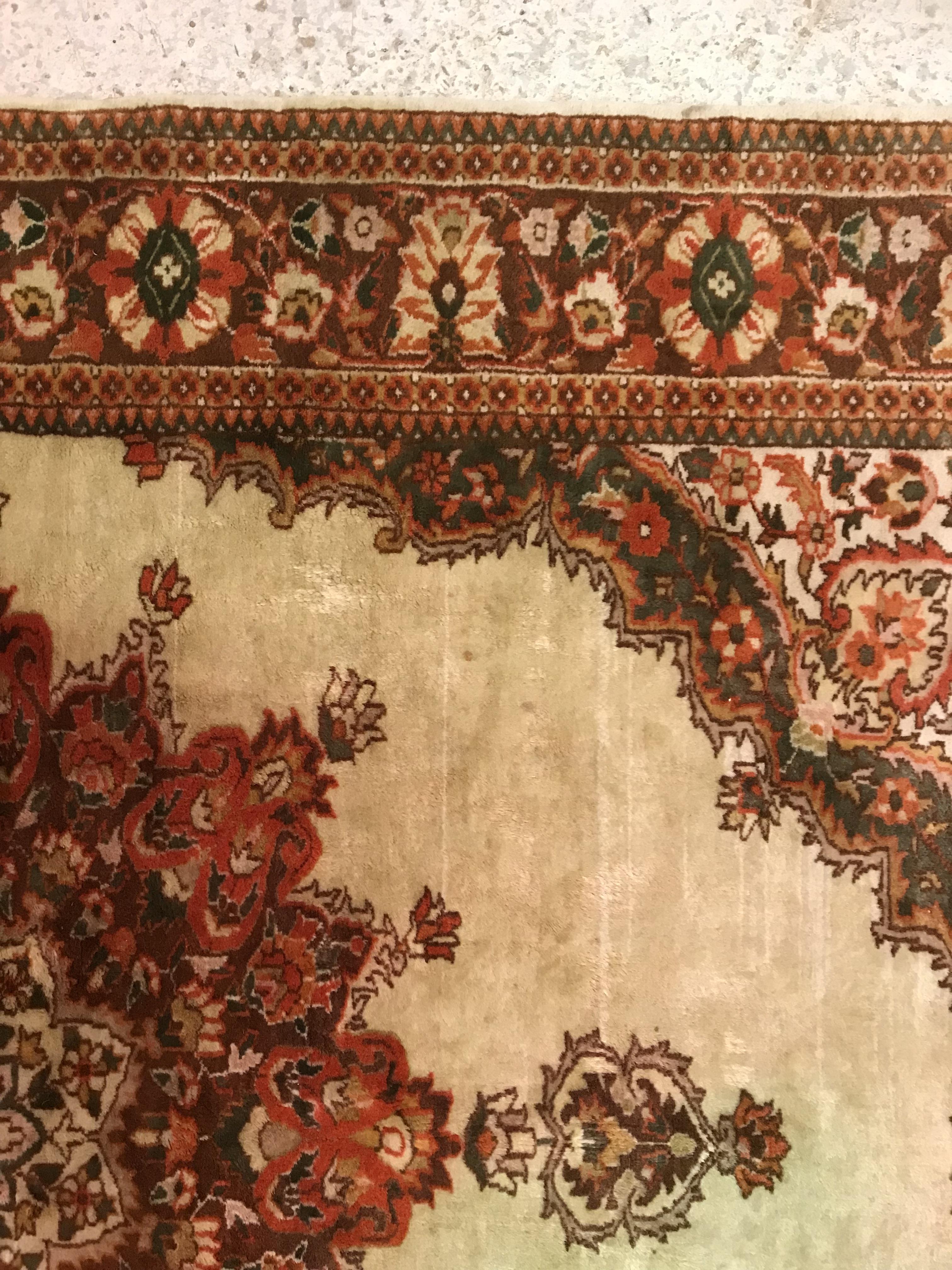 A Persian rug, - Image 9 of 15