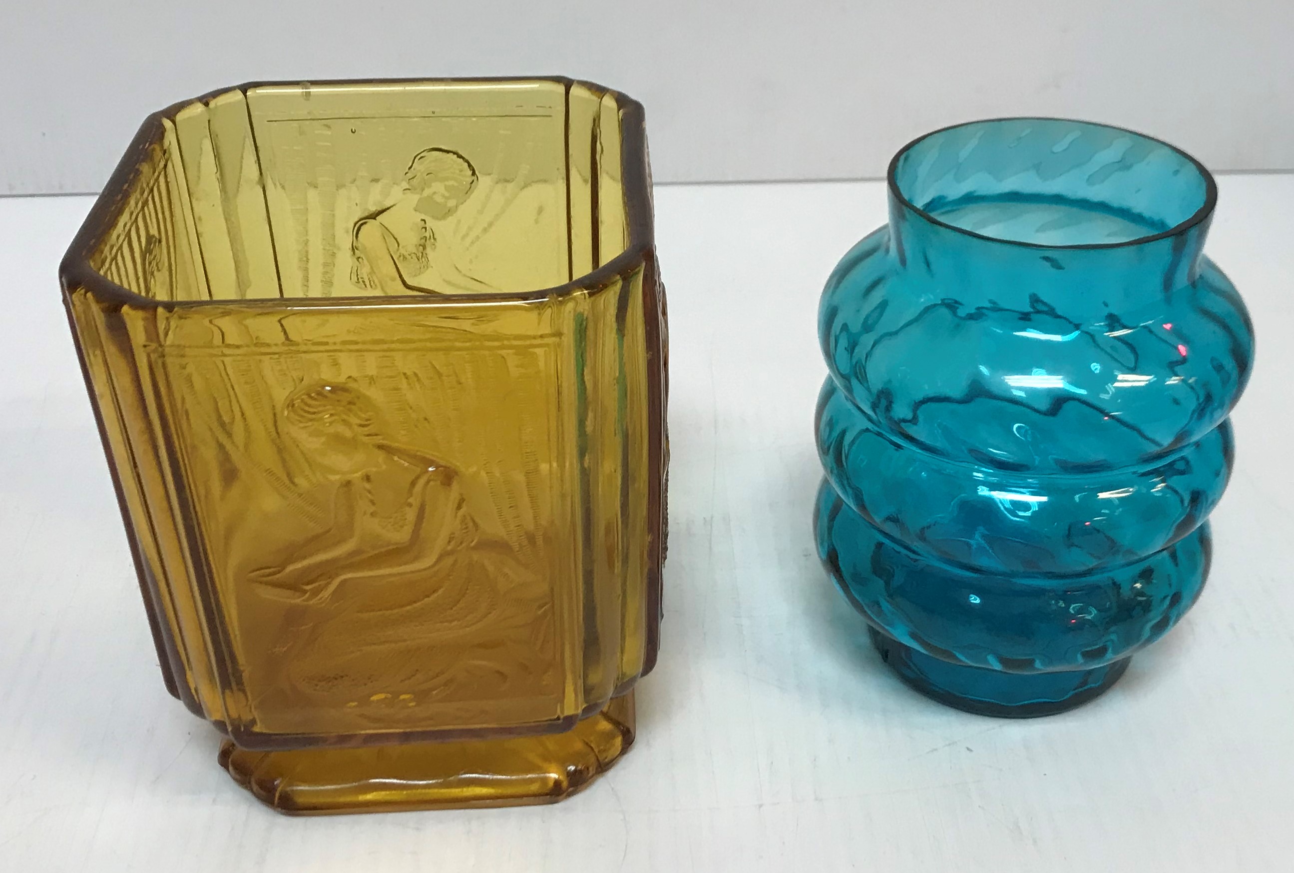 A collection of glassware to include an early 20th Century Continental painted lustre glass - Image 4 of 5