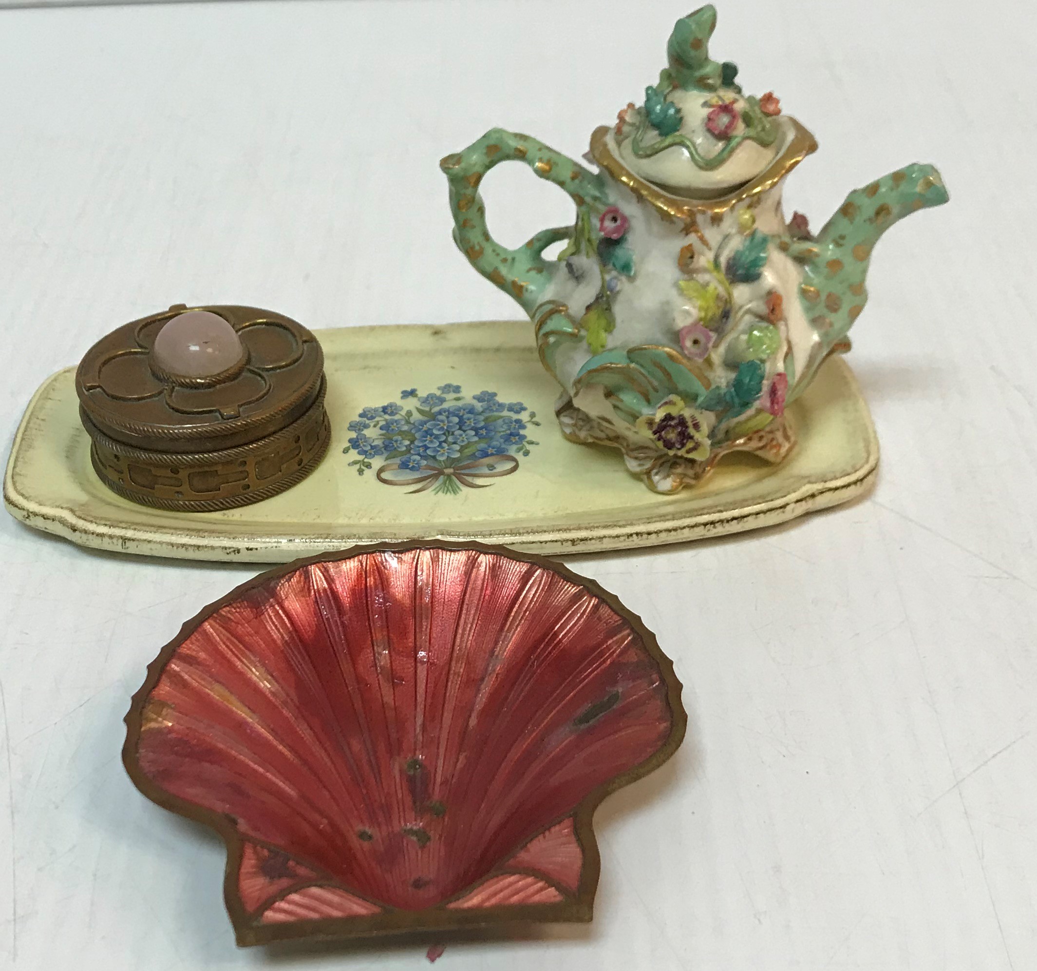 A box containing various china wares to include a 19th Century boat shaped sucriere, - Image 4 of 6