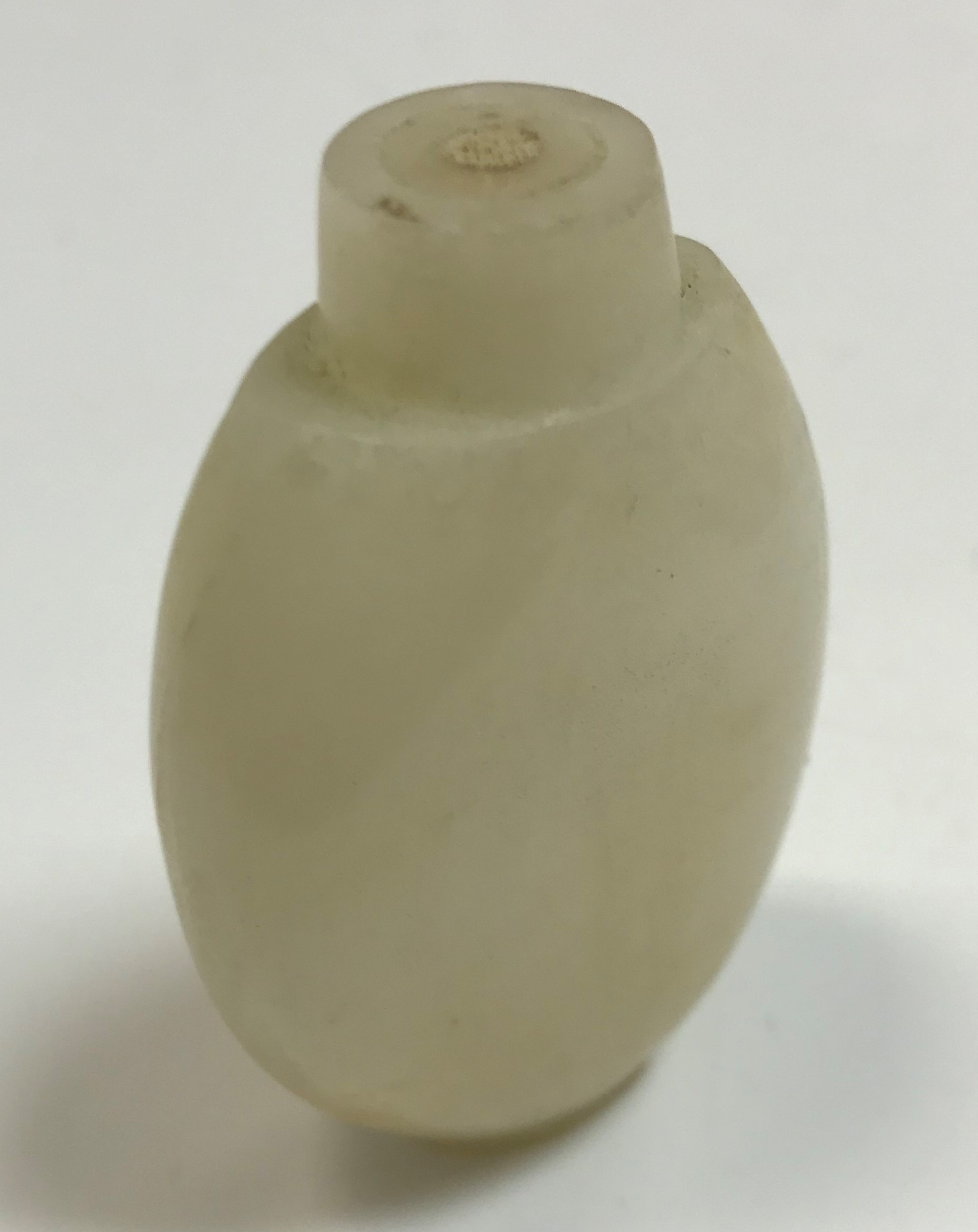 A carved pale jade snuff bottle of flask form, 6 cm x 4 cm, - Image 4 of 4