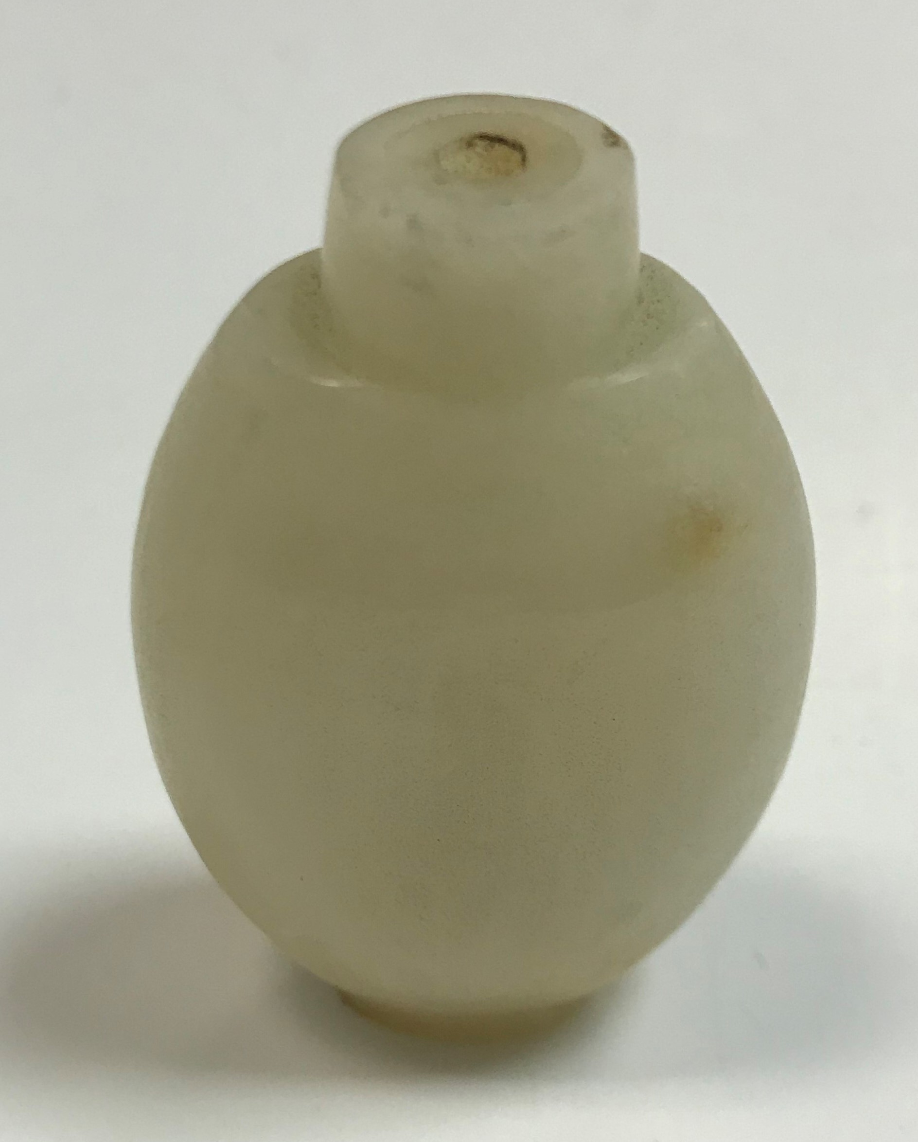 A carved pale jade snuff bottle of flask form, 6 cm x 4 cm, - Image 3 of 4