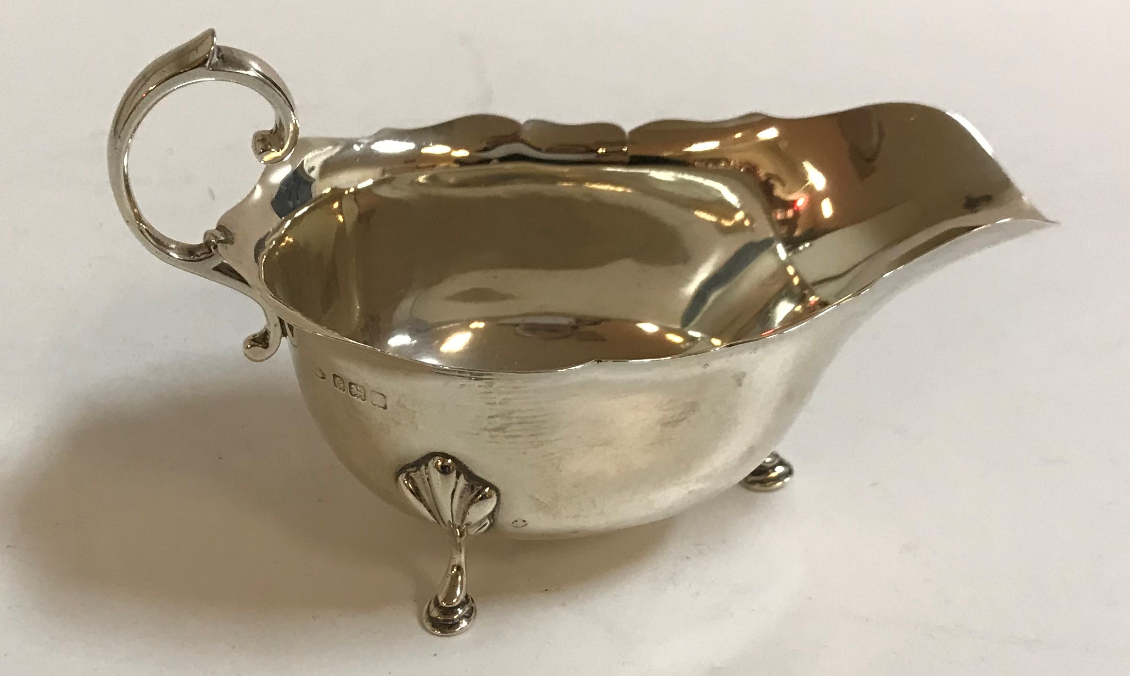 A pair of silver sauce boats by Adie Brothers (Birmingham, 1922) 5. - Image 2 of 2