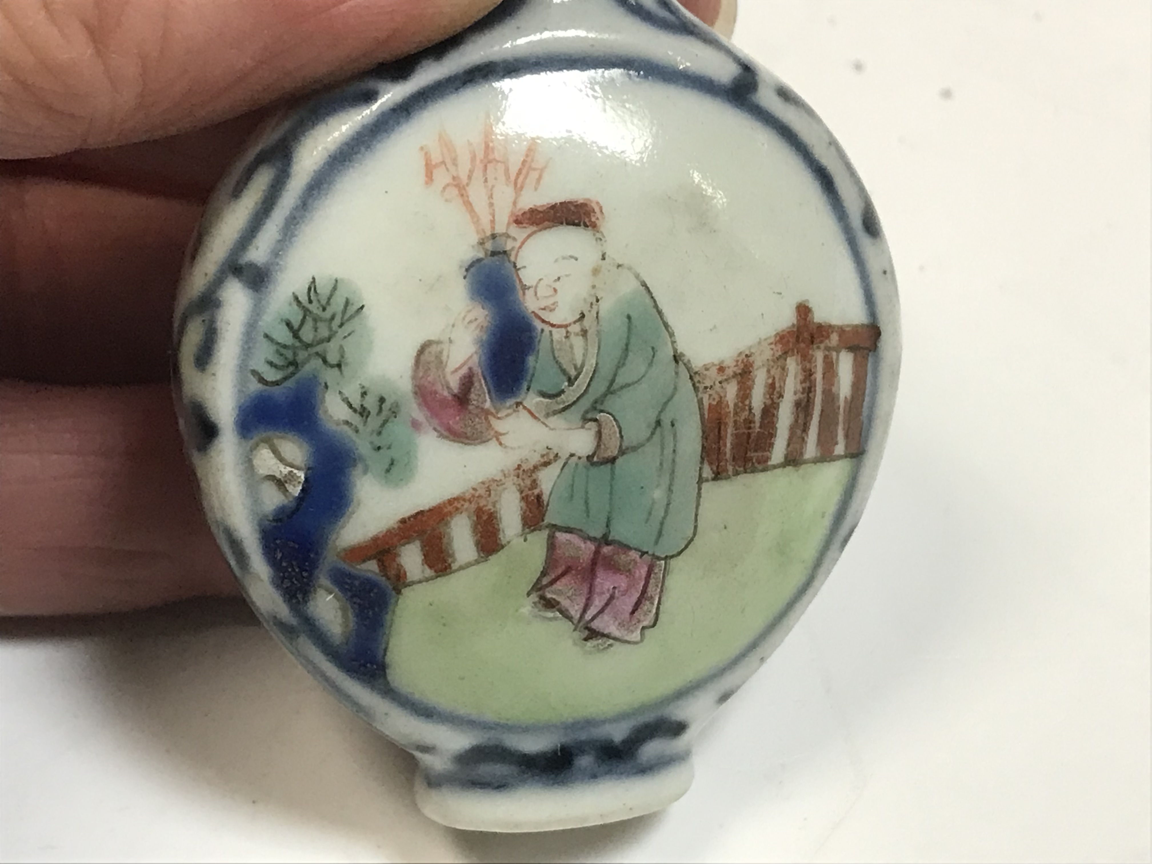 A blue and white and polychrome decorate - Image 7 of 12