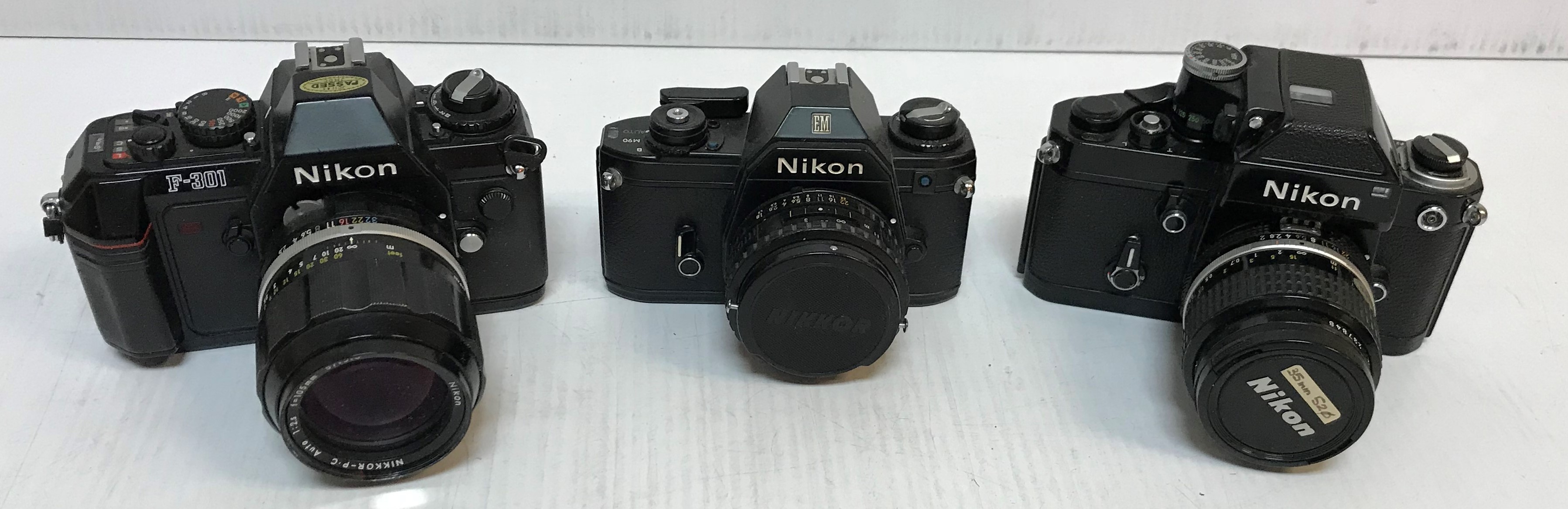 A collection of six various Nikon cameras to include an F4, F601, EM, FF2 and F-301, - Image 2 of 5