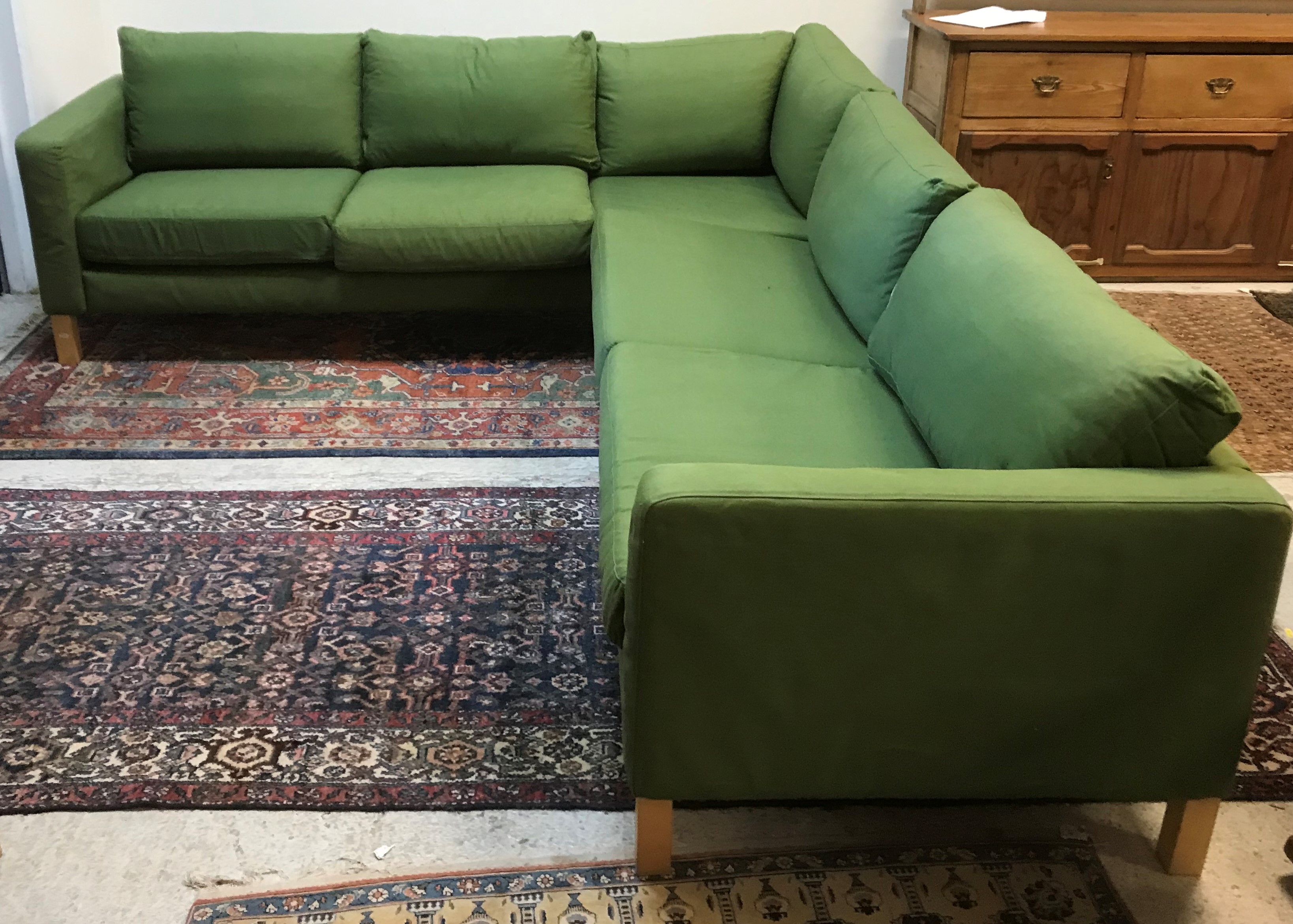 A modern green upholstered corner sofa suite, - Image 4 of 5