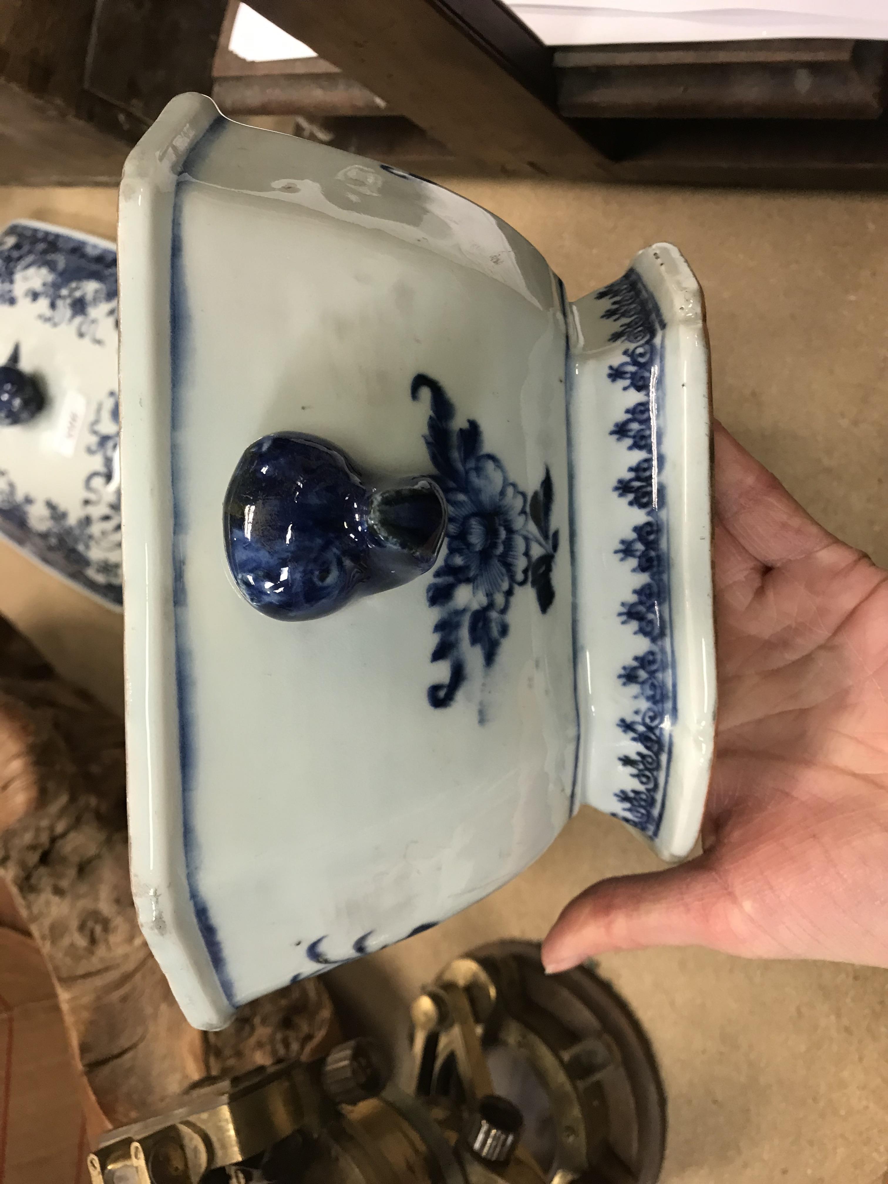 An 18th Century Chinese blue and white tureen and cover with pomegranate finial within a border of - Image 19 of 34