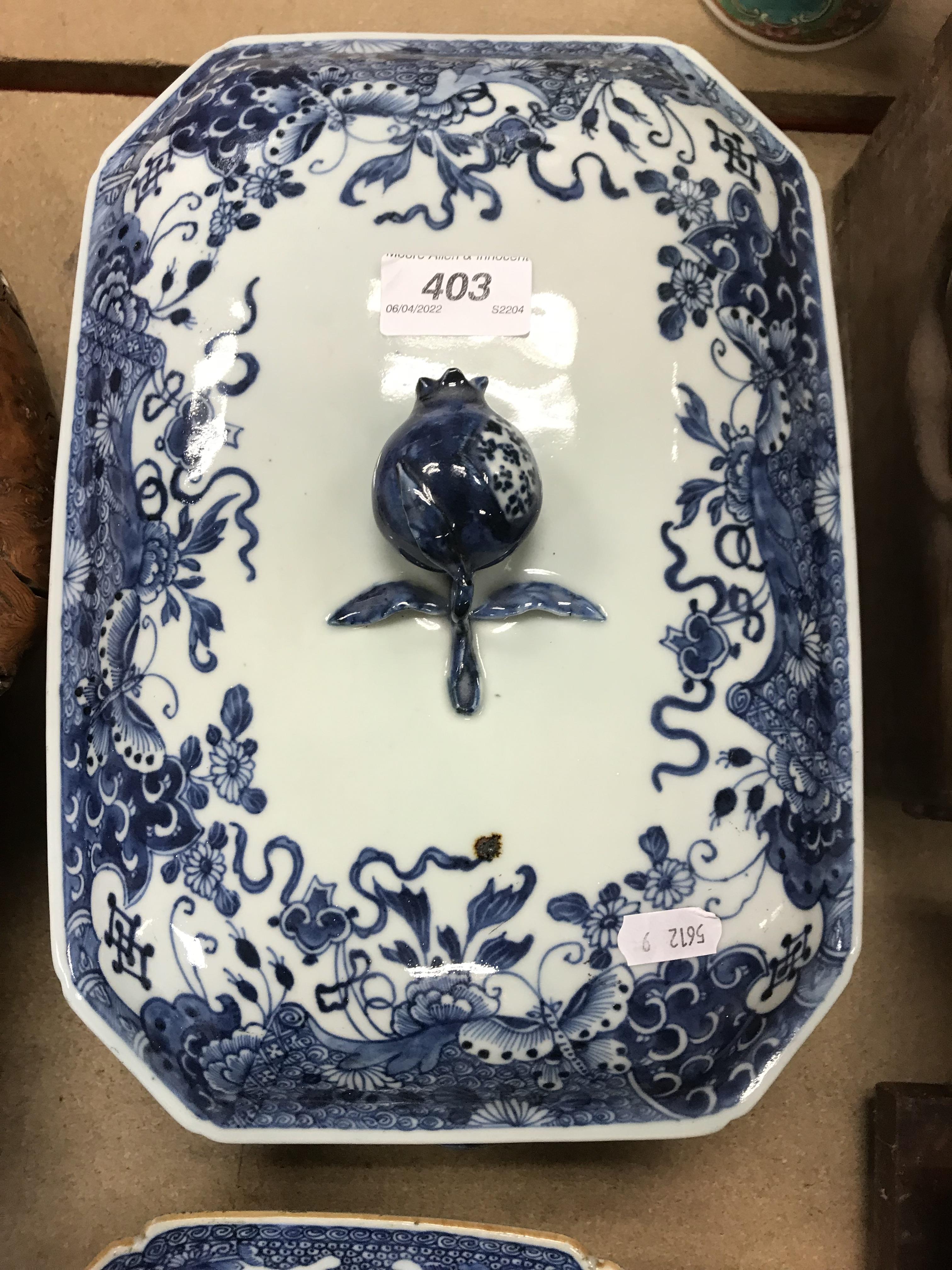 An 18th Century Chinese blue and white tureen and cover with pomegranate finial within a border of - Image 31 of 34