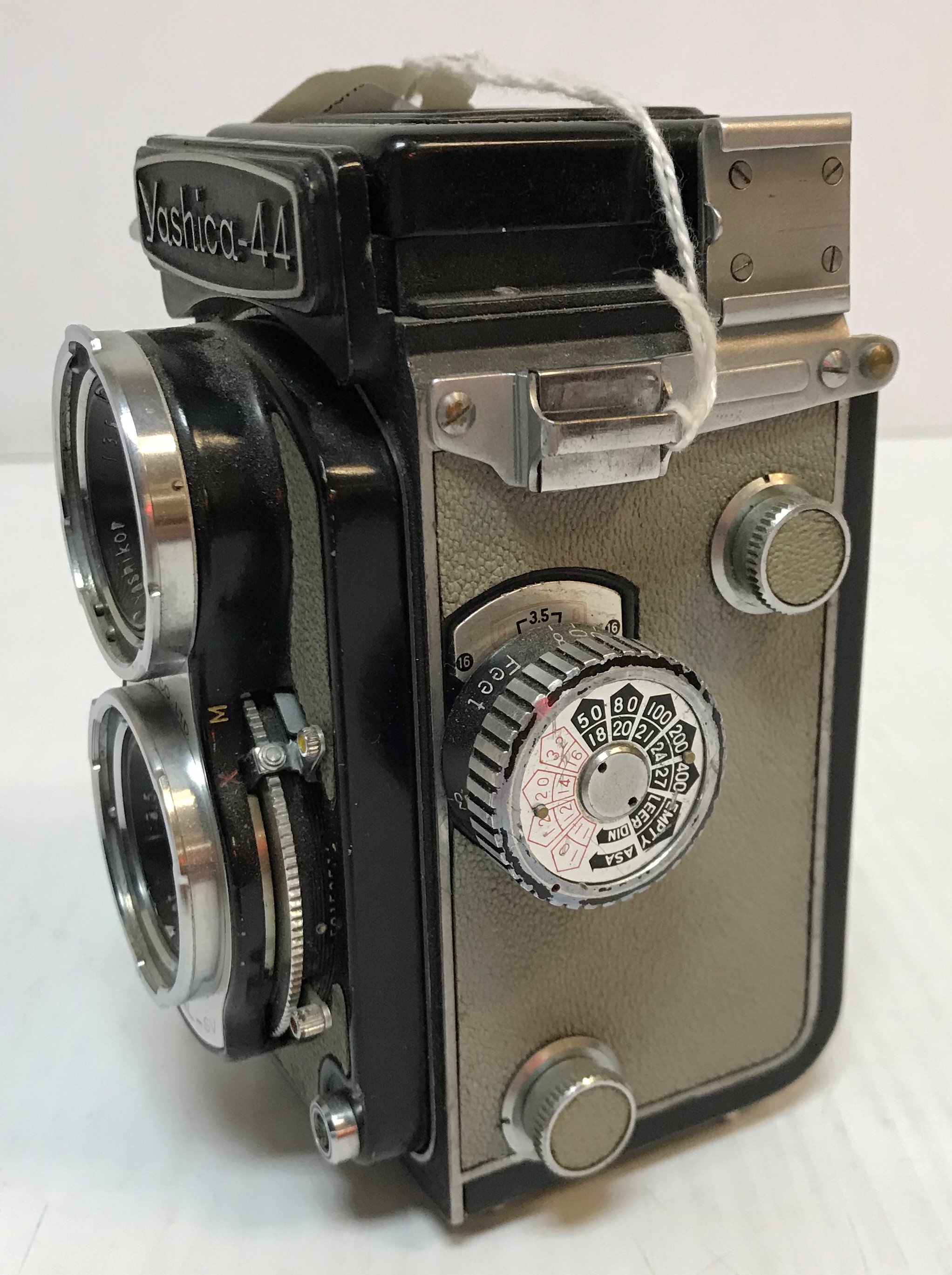 A Yashica 44 twin reflex camera, black and pale grey colourway (No. - Image 3 of 5