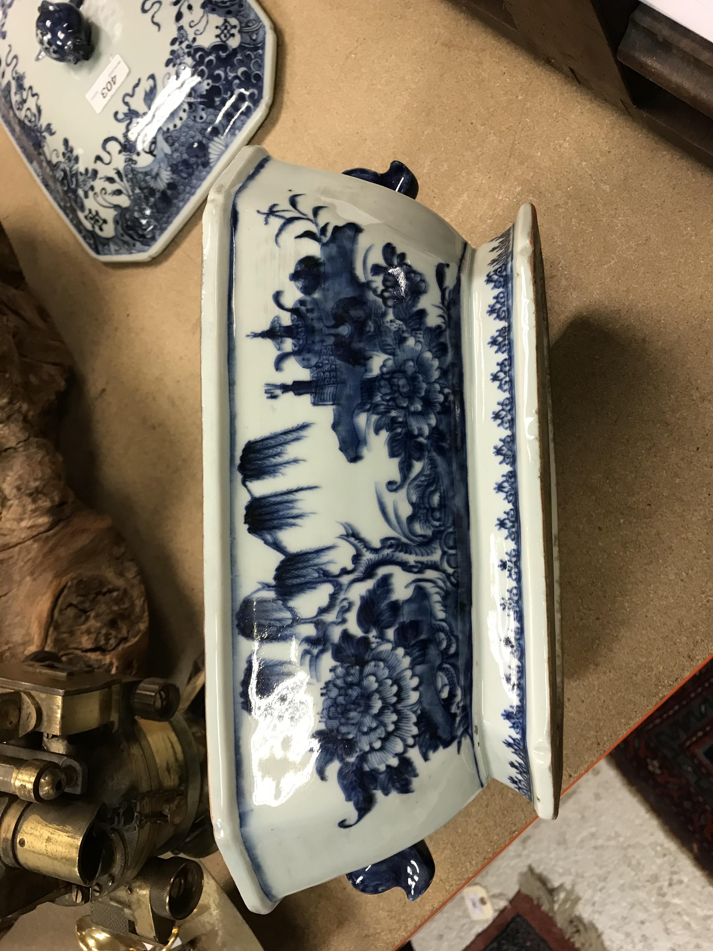 An 18th Century Chinese blue and white tureen and cover with pomegranate finial within a border of - Image 16 of 34