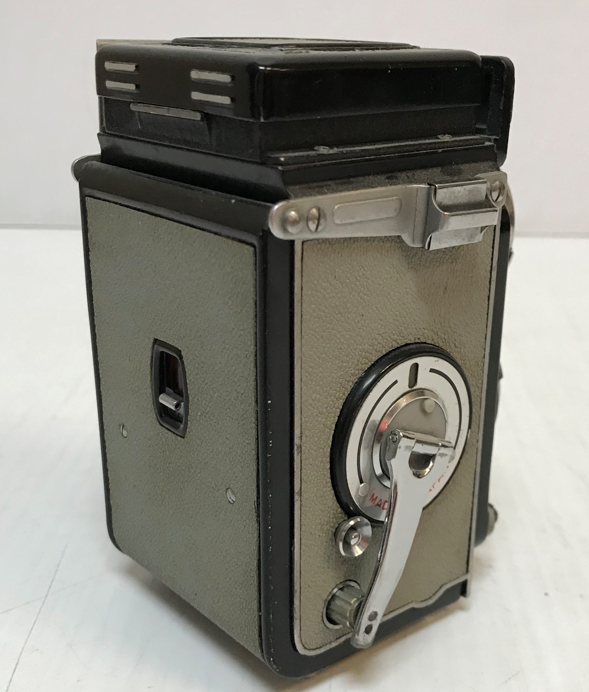 A Yashica 44 twin reflex camera, black and pale grey colourway (No. - Image 5 of 5