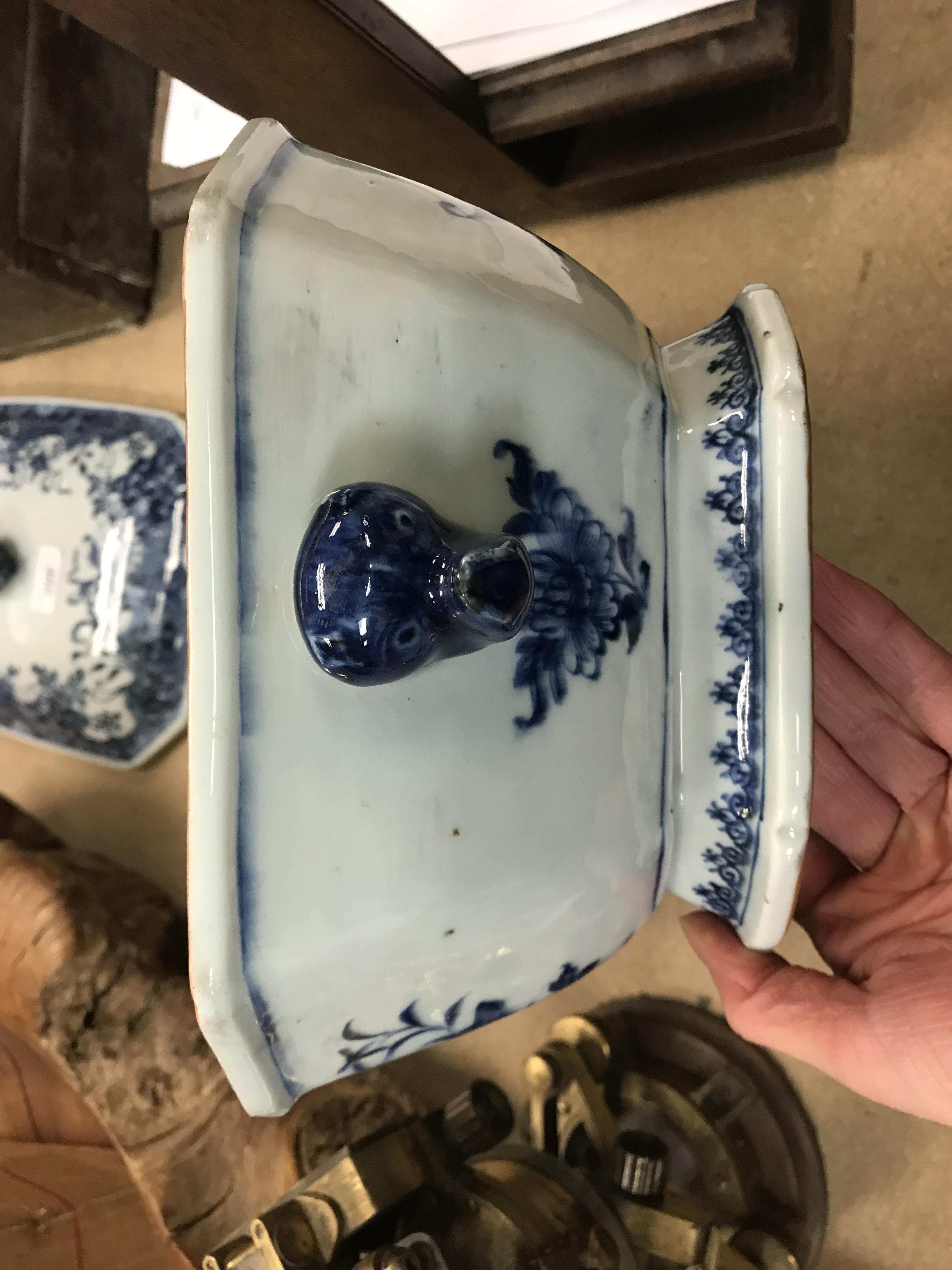 An 18th Century Chinese blue and white tureen and cover with pomegranate finial within a border of - Image 15 of 34