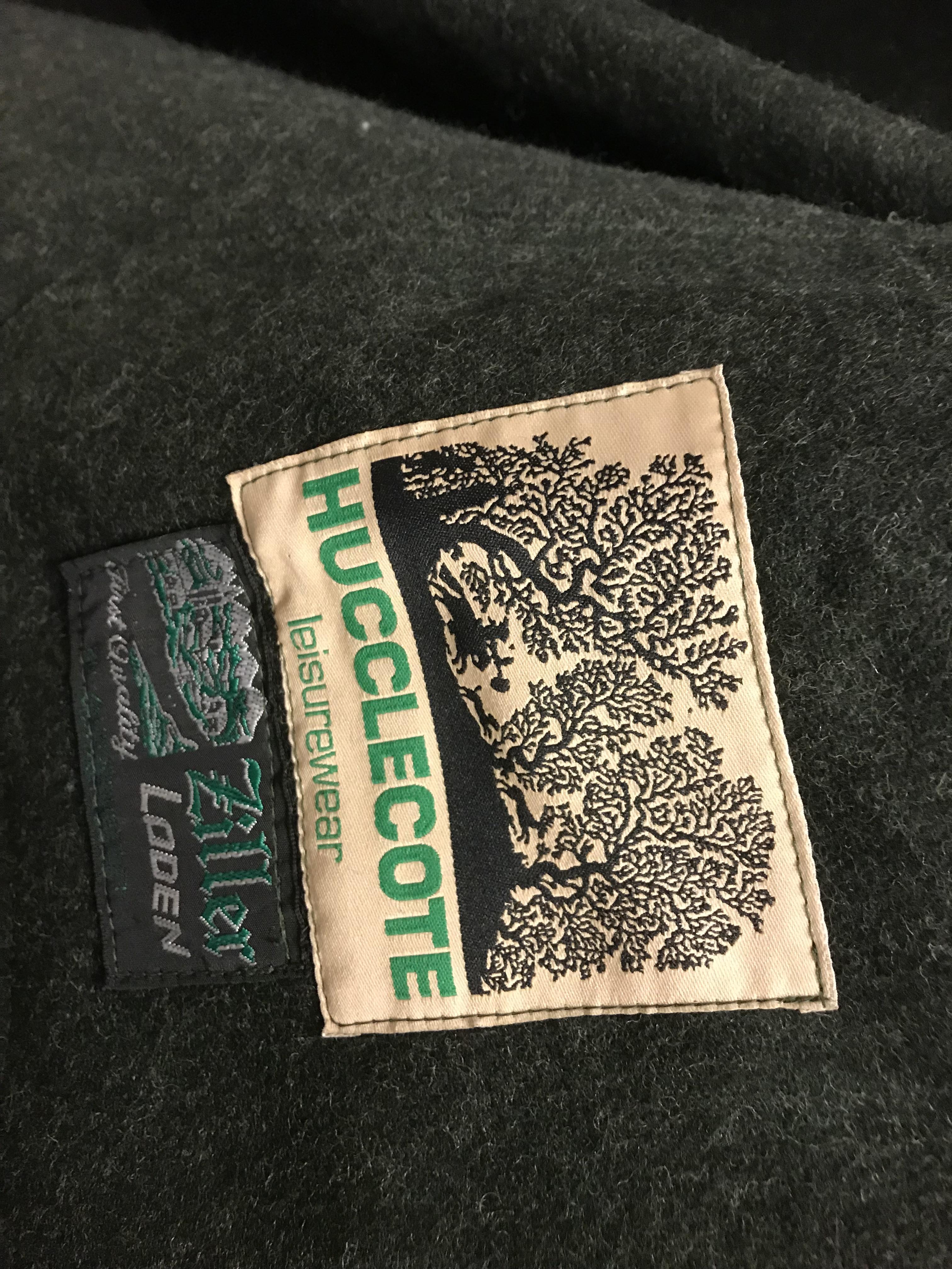 A Hucclecote Leisure Wear wool type green cape, size Small, - Image 3 of 3