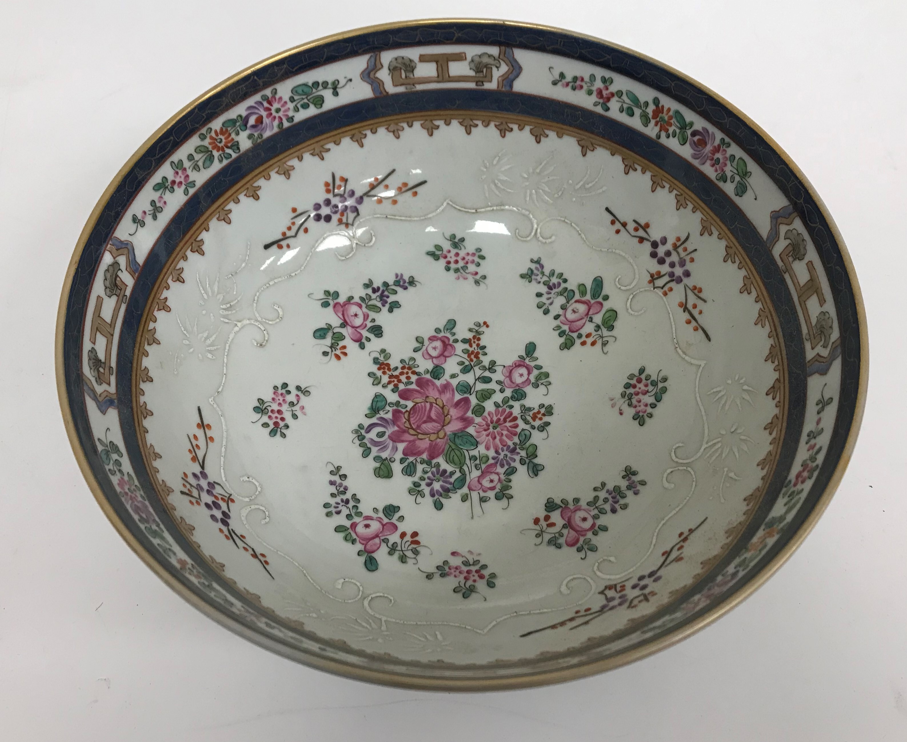 A 19th Century Samson porcelain fruit bowl in the chinoiserie taste with floral spray decoration