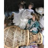 A large collection of modern collectors' dolls, to include Franklin Heirloom dolls,