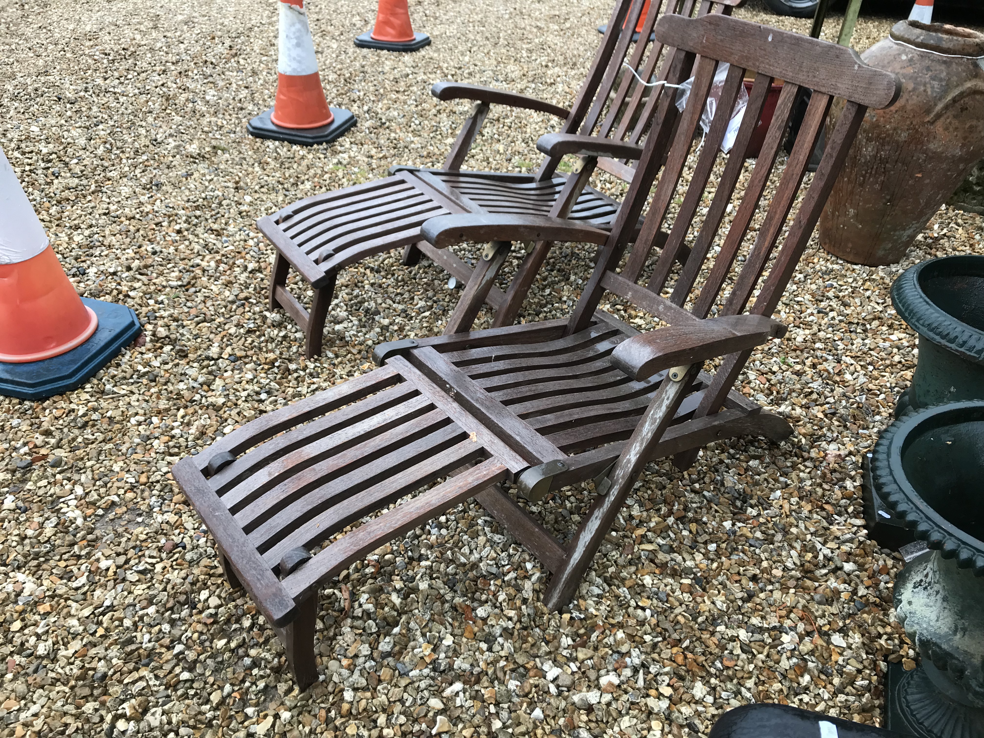 A pair of teak slatted garden steamer type chairs CONDITION REPORTS Have general - Image 4 of 11