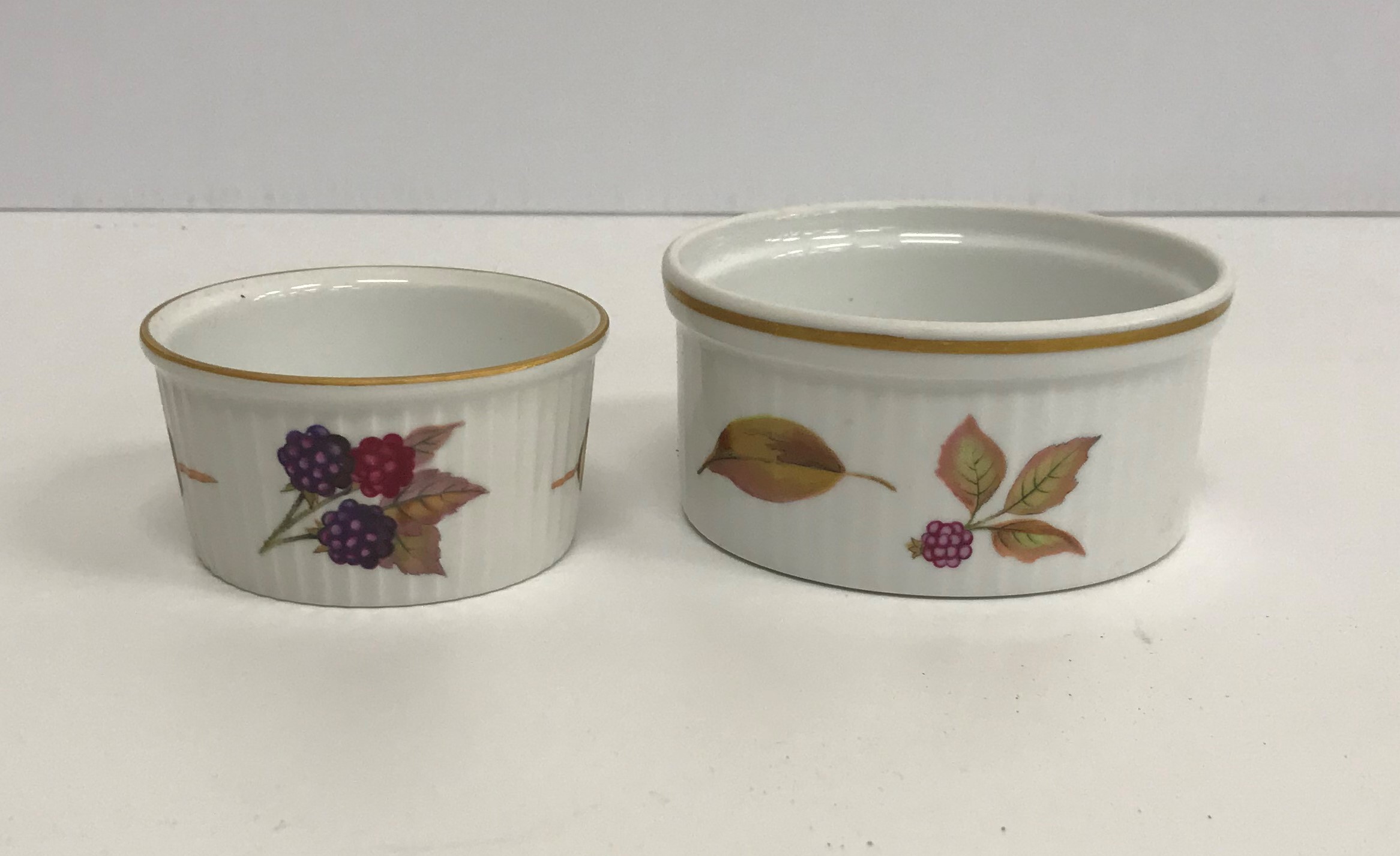 A collection of Royal Worcester Evesham pattern dinner wares including eight dinner plates, - Image 3 of 5