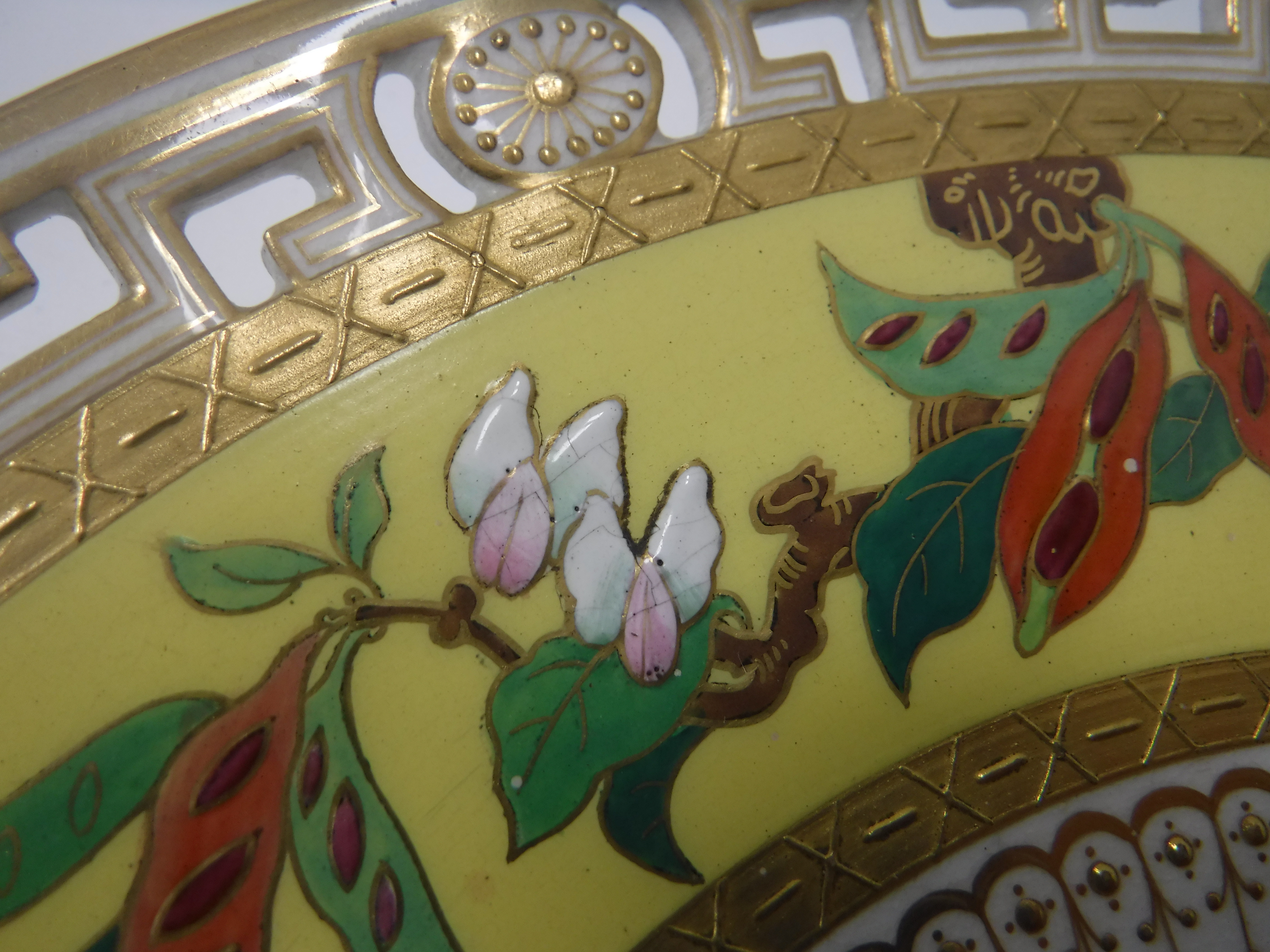 A Mintons part dessert service decorated in enamels on a yellow ground with flowers and butterflies - Image 23 of 29