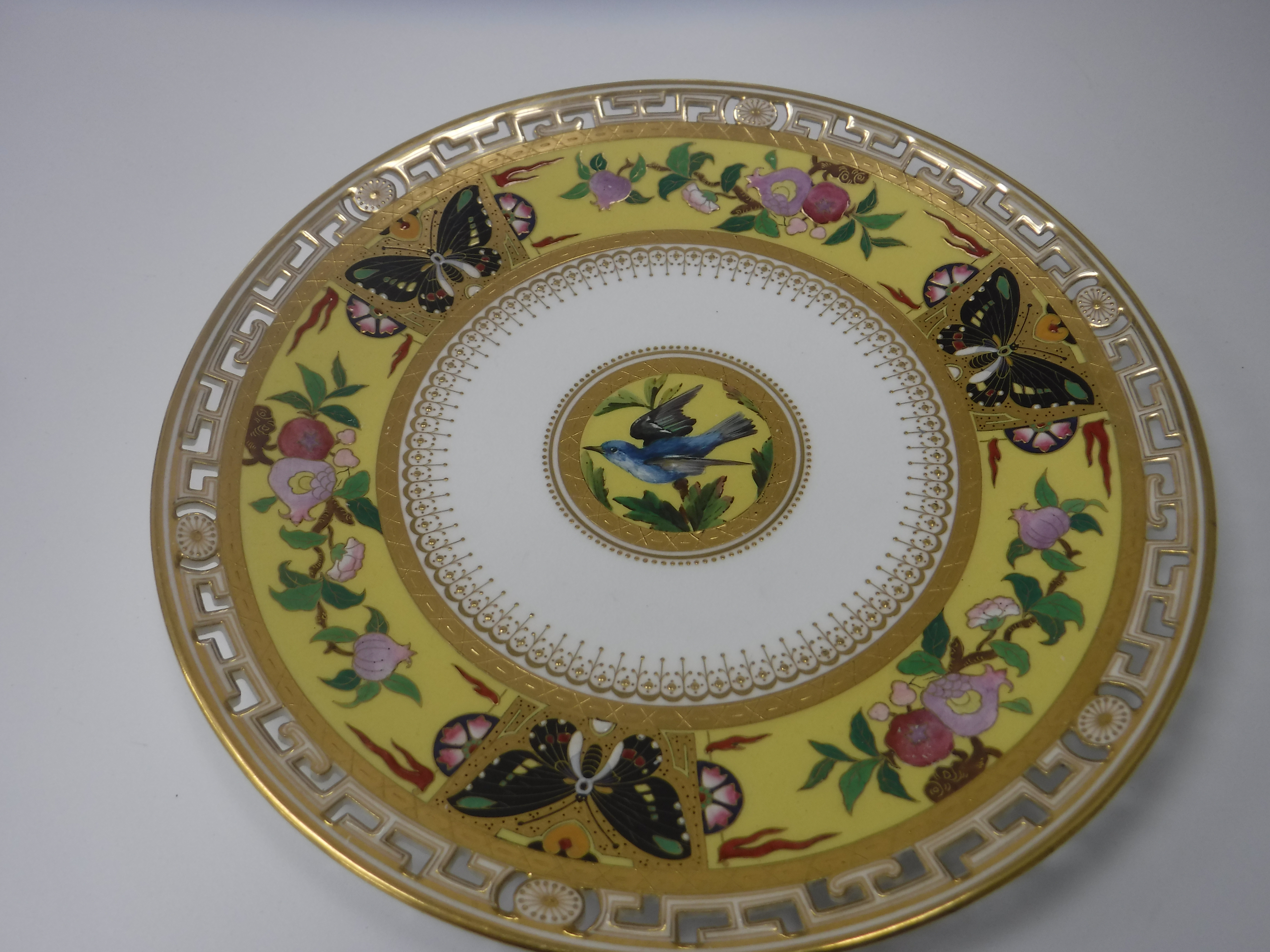 A Mintons part dessert service decorated in enamels on a yellow ground with flowers and butterflies - Image 17 of 29