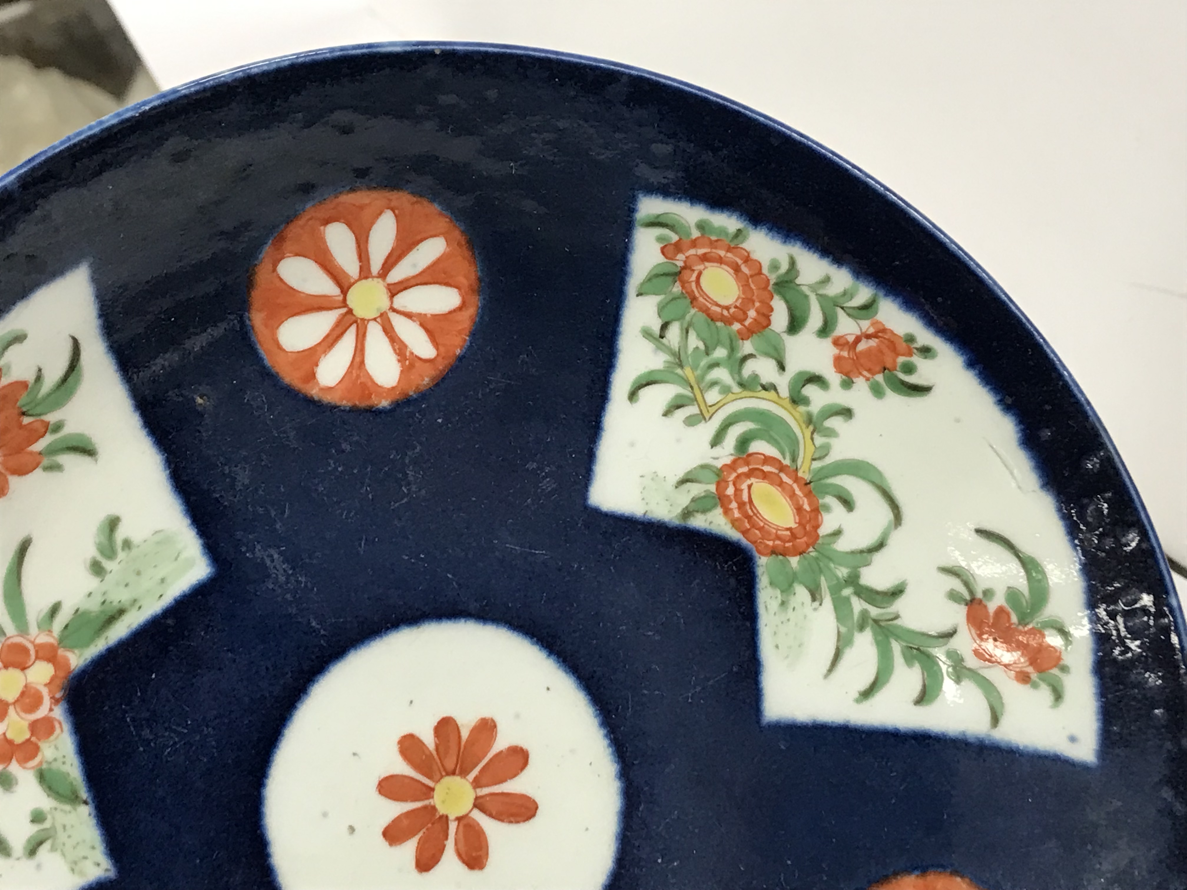 An 18th Century Worcester type shallow dish in the Chinese taste, - Image 7 of 18
