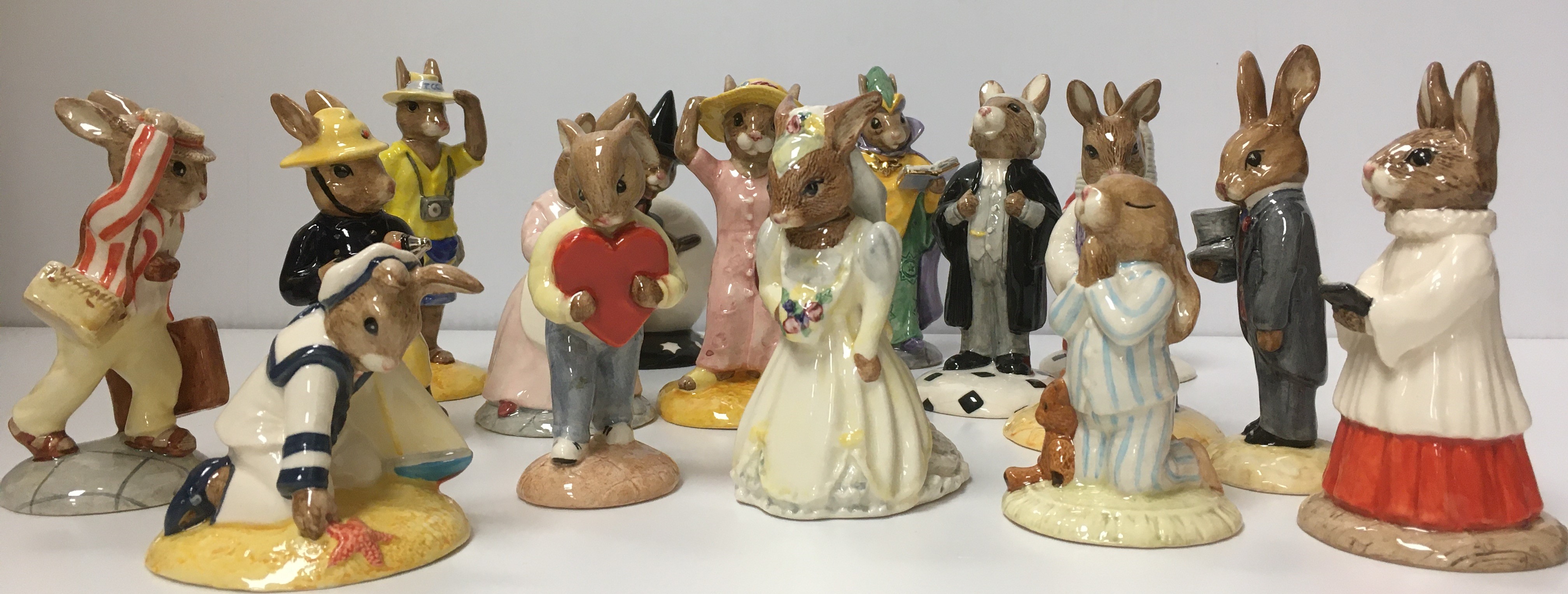 A collection of Royal Doulton Bunnykins Collectors Club figures including "Sweetheart Bunnykins" - Image 3 of 4