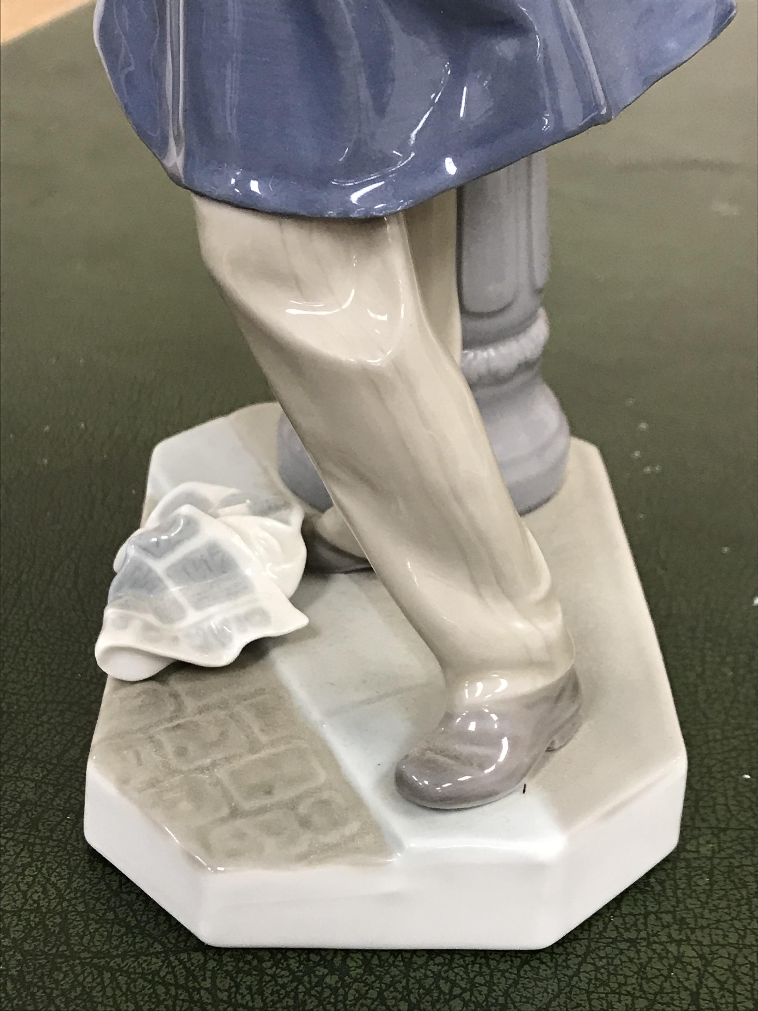 A Lladro figure of The Lamplighter (5205) 47 cm high, - Image 14 of 38
