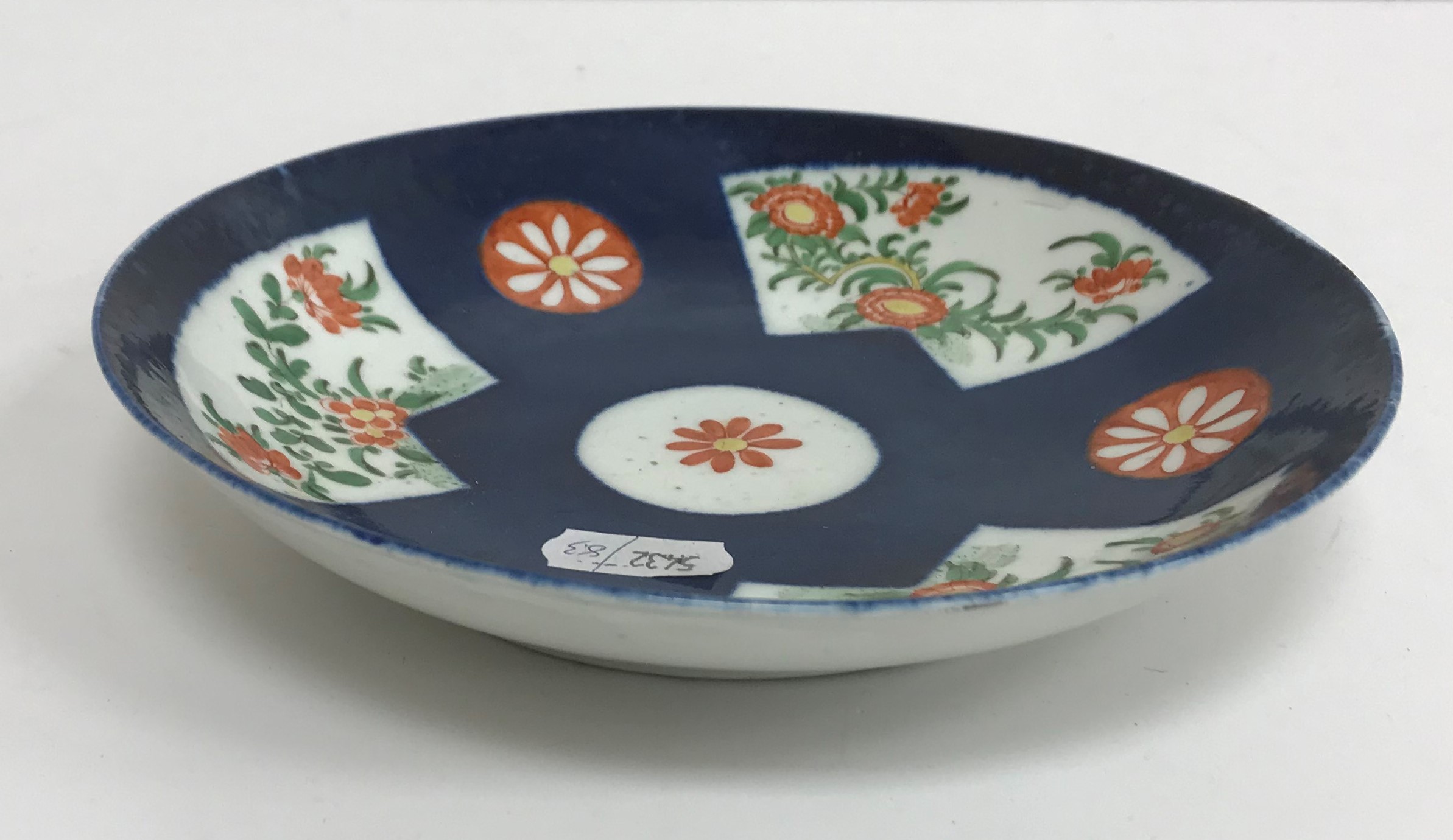 An 18th Century Worcester type shallow dish in the Chinese taste, - Image 2 of 18