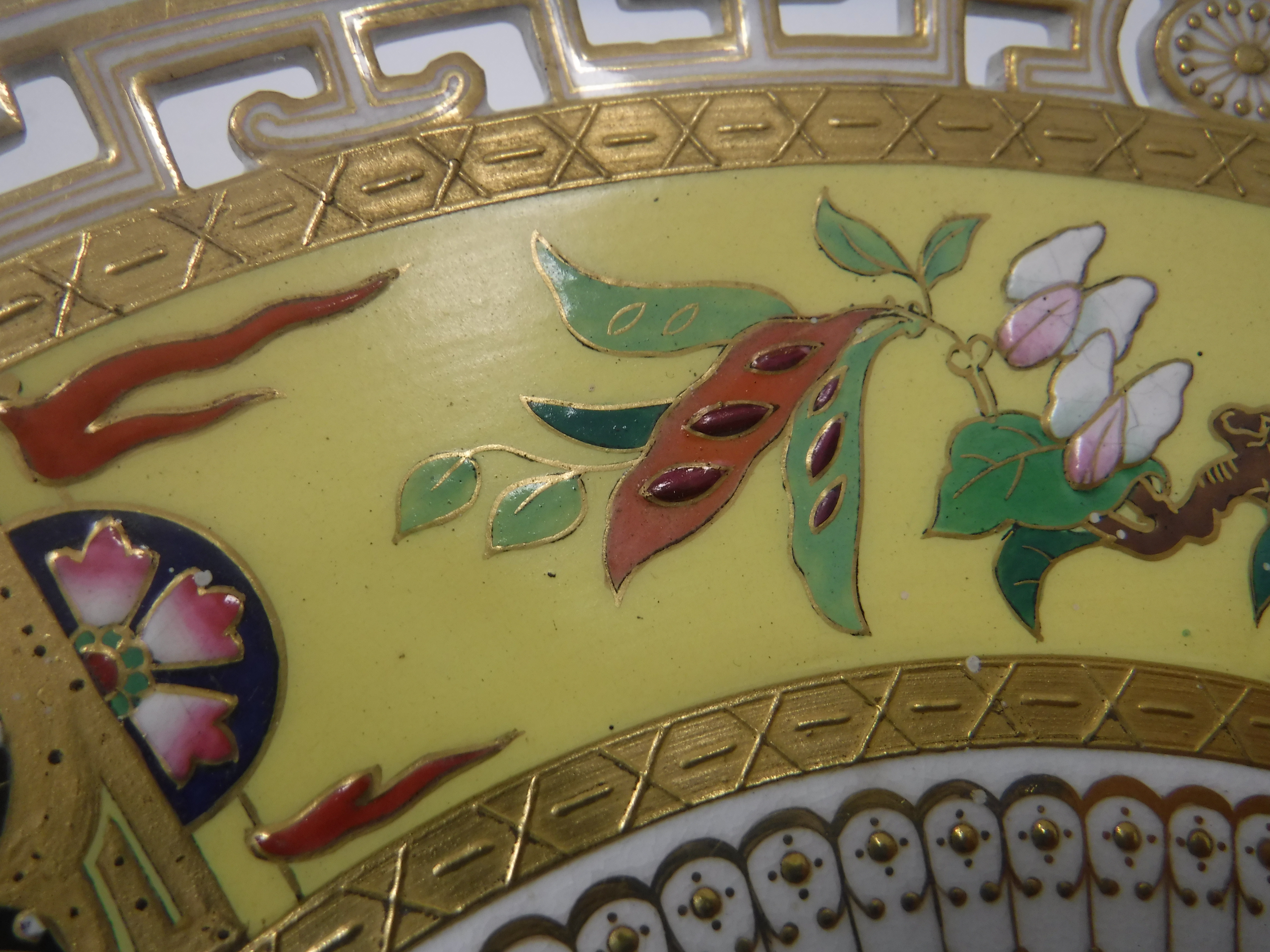 A Mintons part dessert service decorated in enamels on a yellow ground with flowers and butterflies - Image 21 of 29
