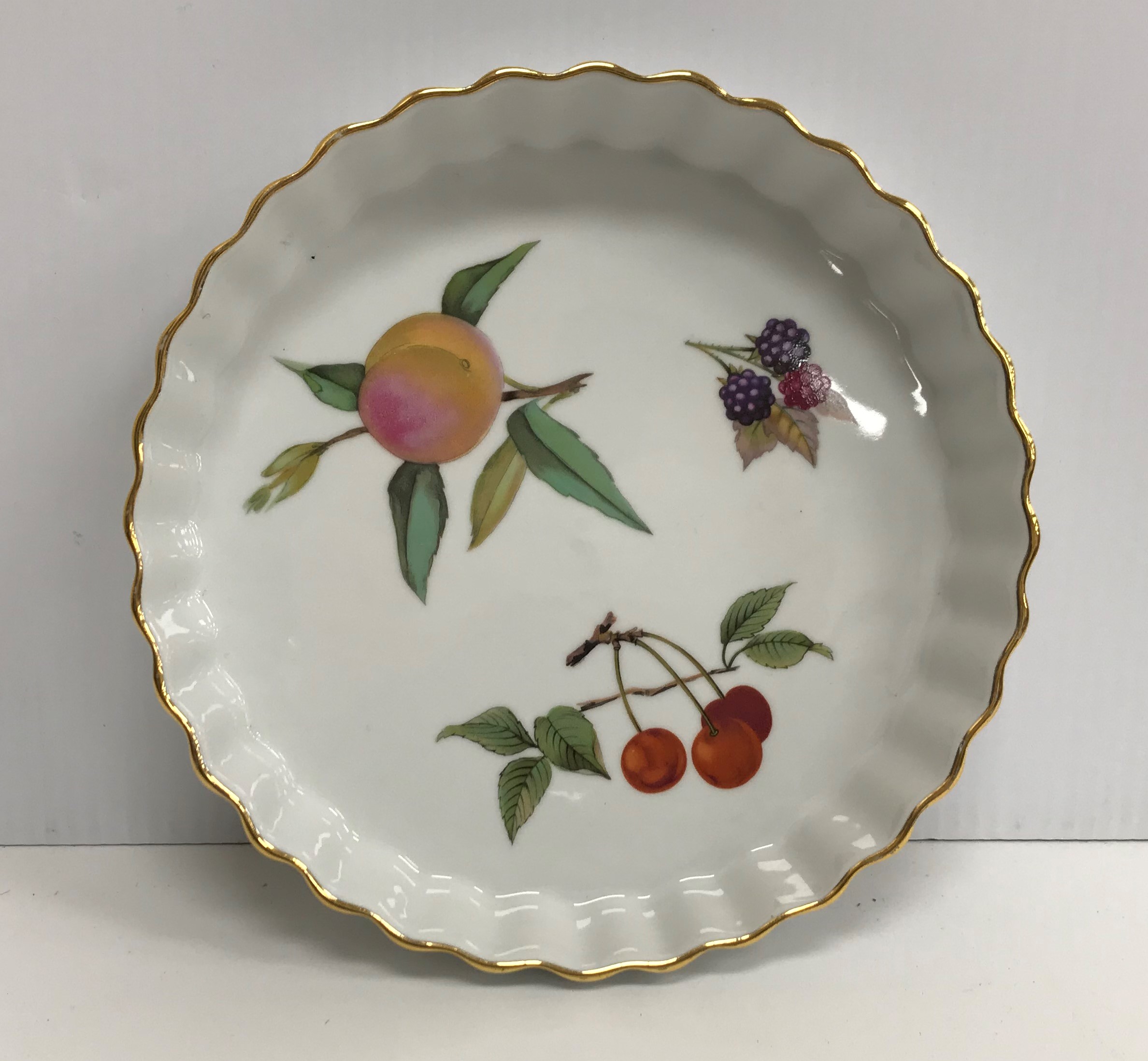 A collection of Royal Worcester Evesham pattern dinner wares including eight dinner plates, - Image 5 of 5