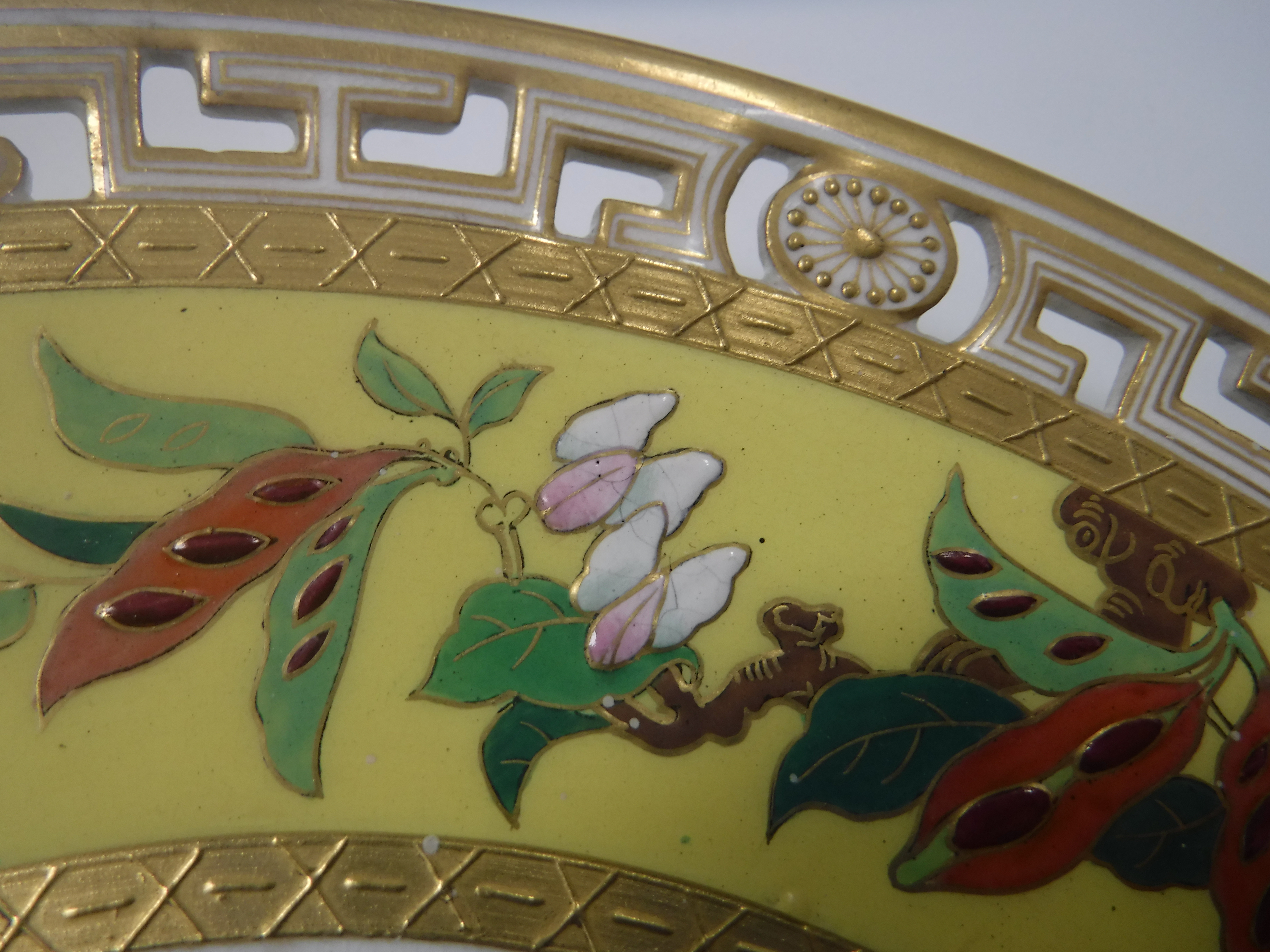 A Mintons part dessert service decorated in enamels on a yellow ground with flowers and butterflies - Image 22 of 29