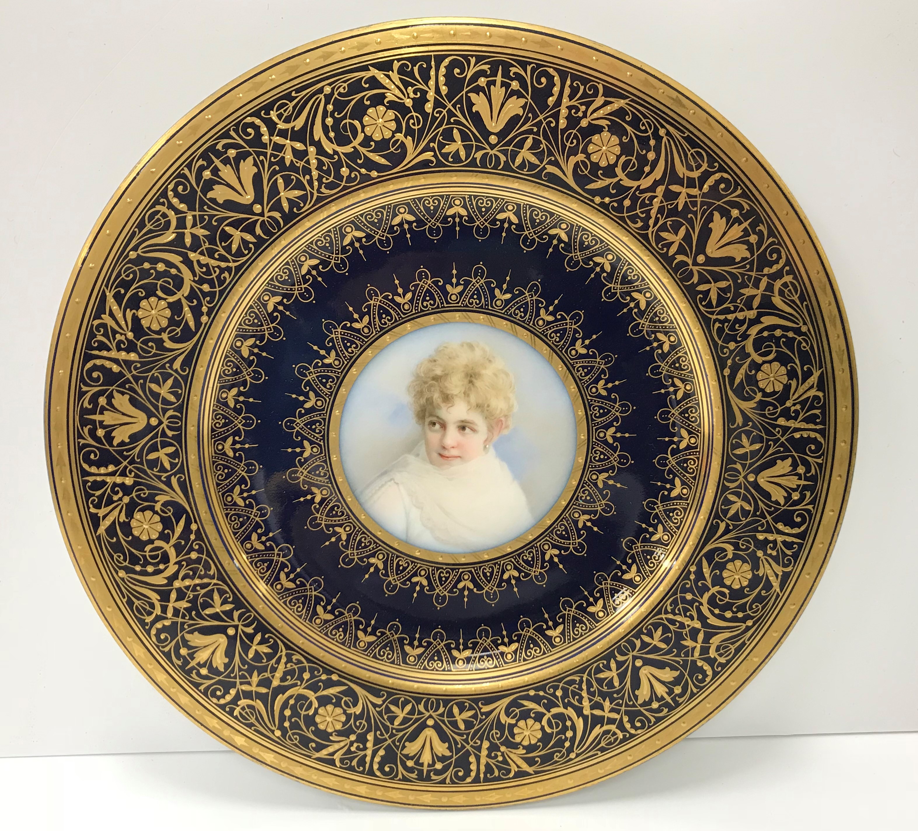 A Vienna cabinet plate, the centre panel decorated with "Allegorie nach Tiziano",