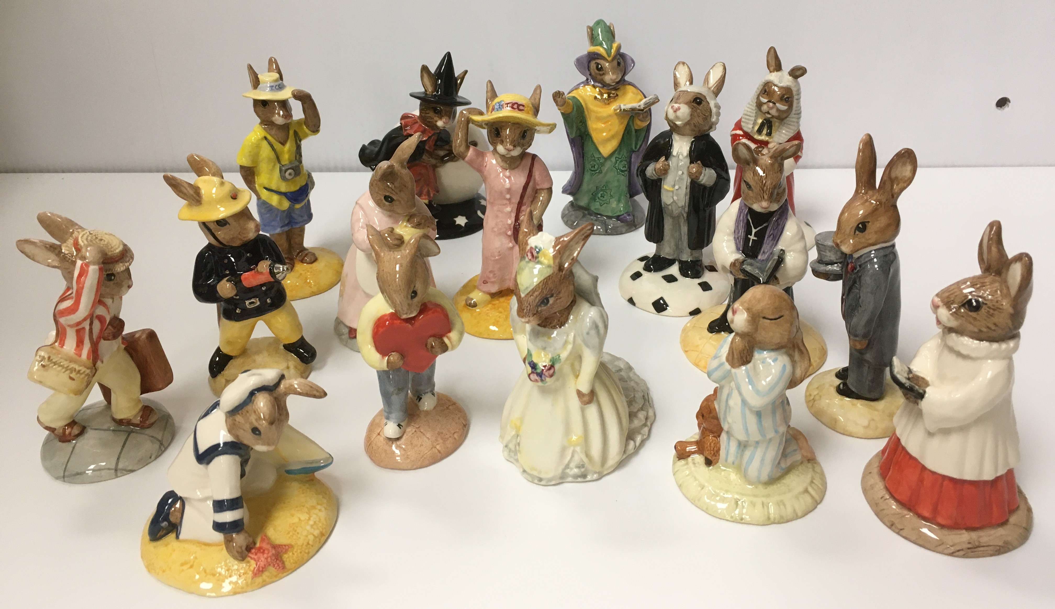 A collection of Royal Doulton Bunnykins Collectors Club figures including "Sweetheart Bunnykins" - Image 4 of 4