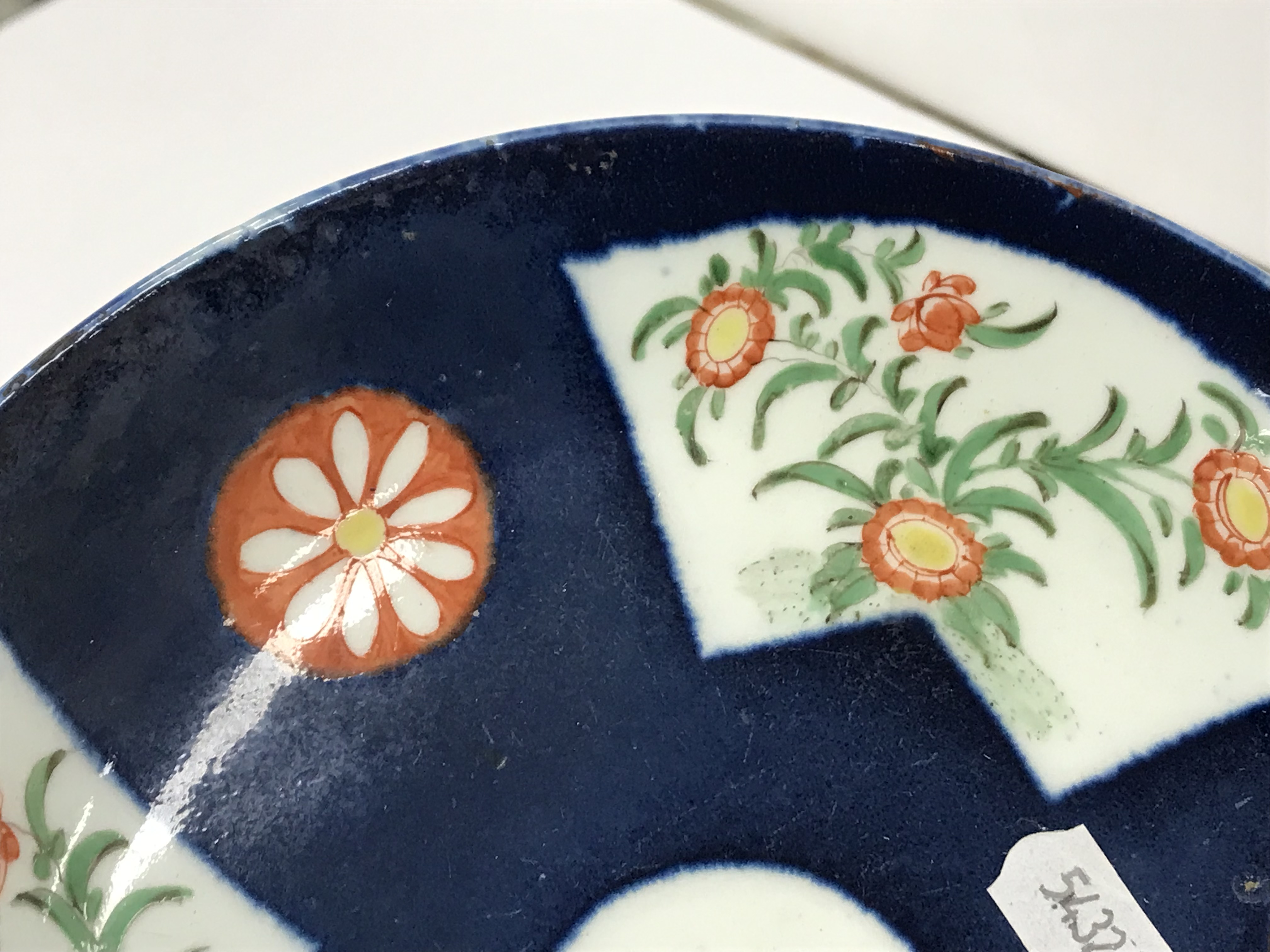 An 18th Century Worcester type shallow dish in the Chinese taste, - Image 9 of 18