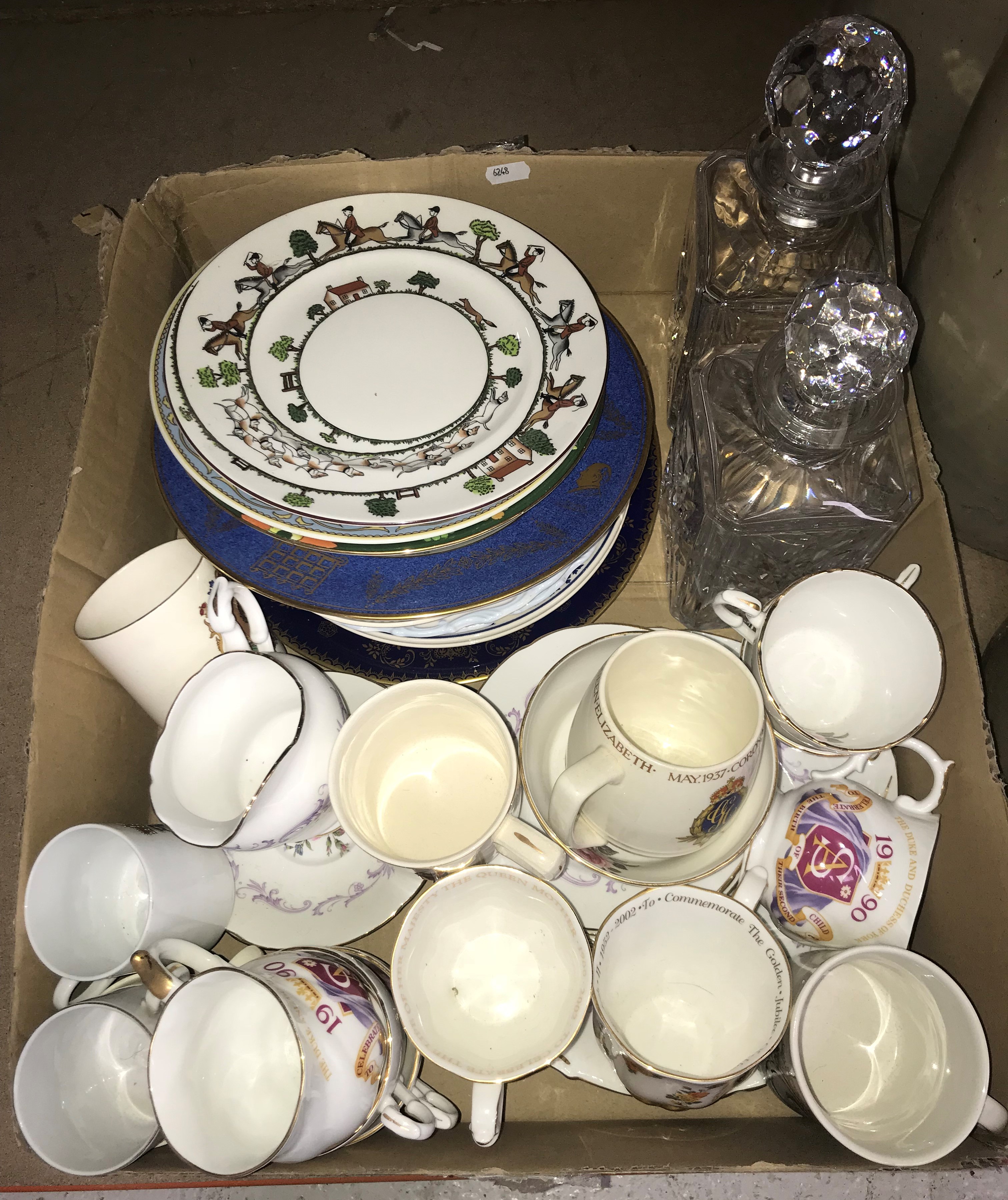 A box containing various commemorative mugs, an Aynsley "Wild Tudor" vase, a Paragon part tea set, - Image 5 of 5