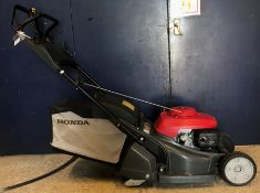 A Honda HRX426QX self propelled rear roller petrol lawnmower CONDITION REPORTS Is a