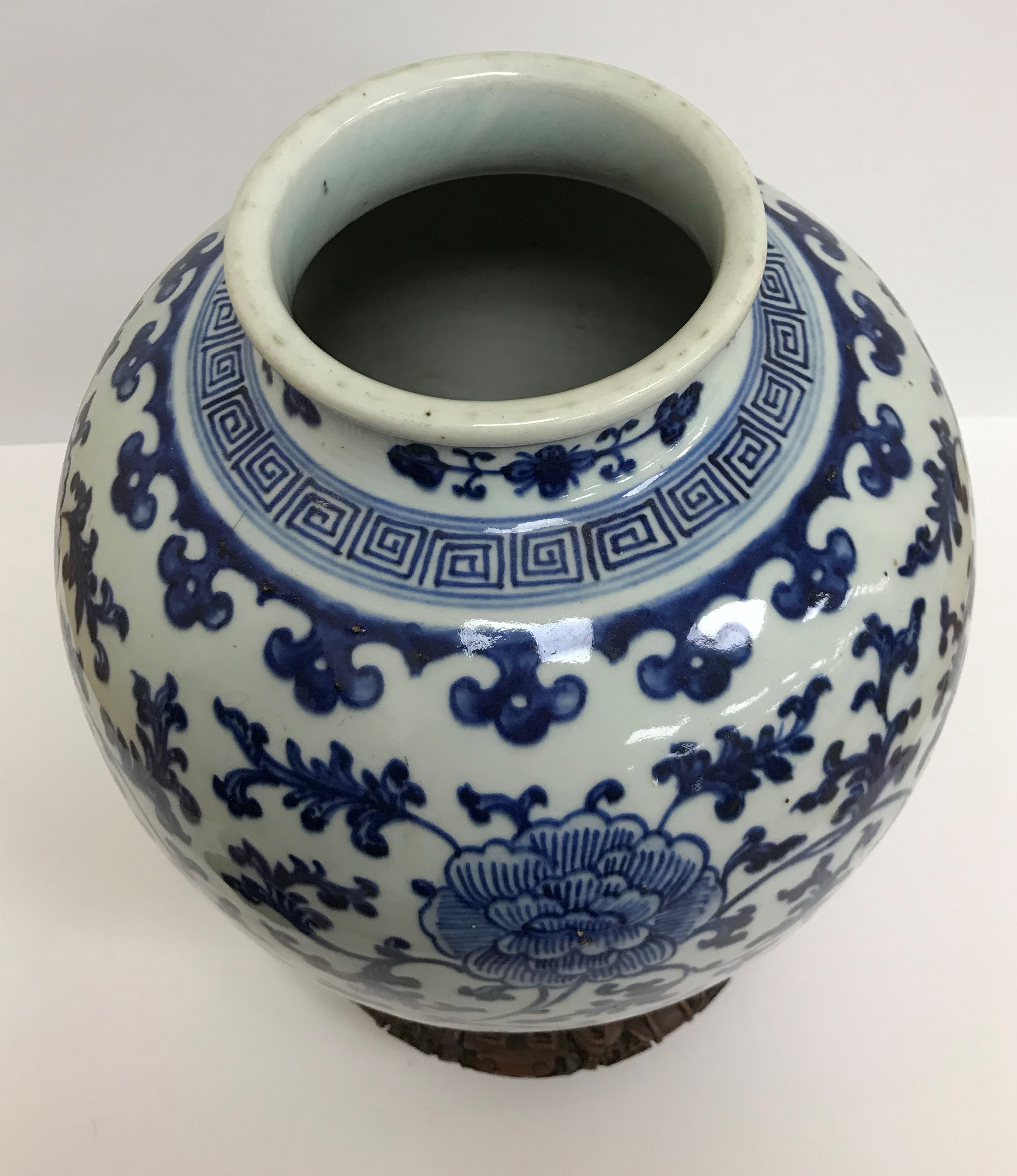 A 19th Century Chinese blue and white vase with all over foliate and floral decoration, 32. - Image 2 of 47